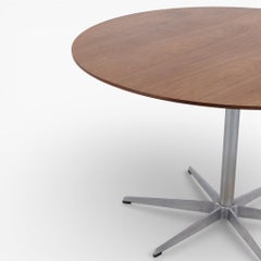 Round table in rosewood by Arne Jacobsen