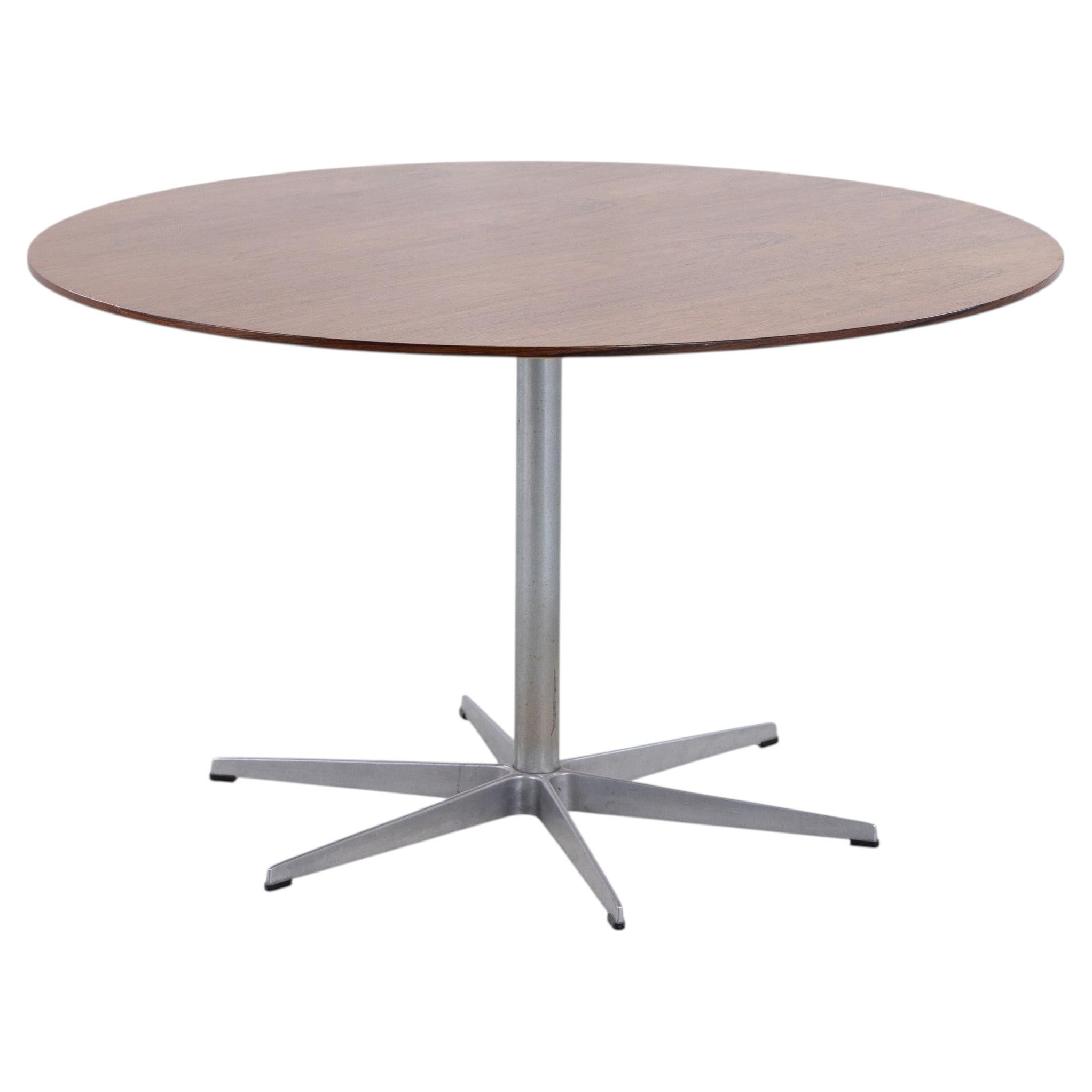 Round table in rosewood by Arne Jacobsen