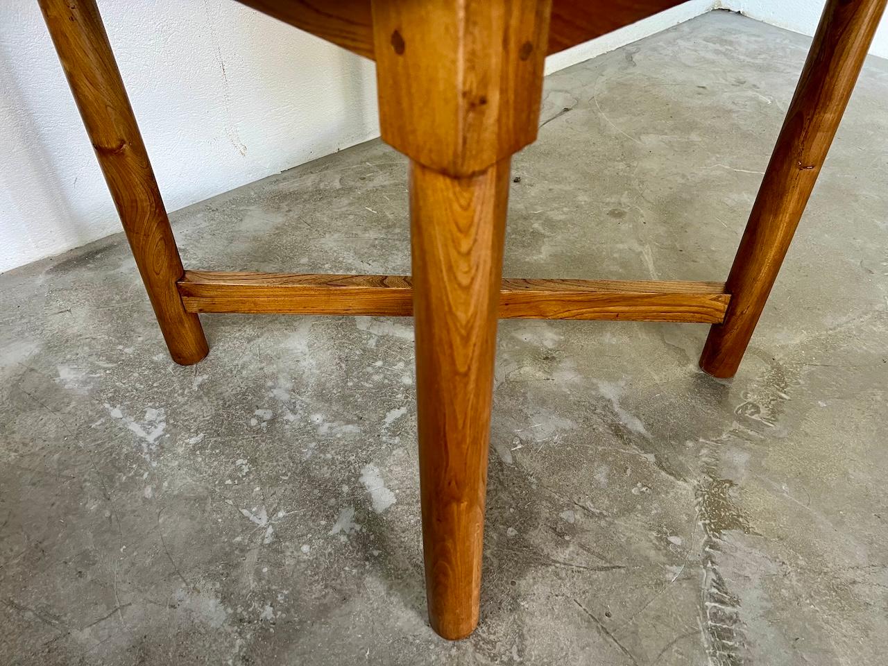 Round table in solid elm by Pierre Gautier Delaye 4