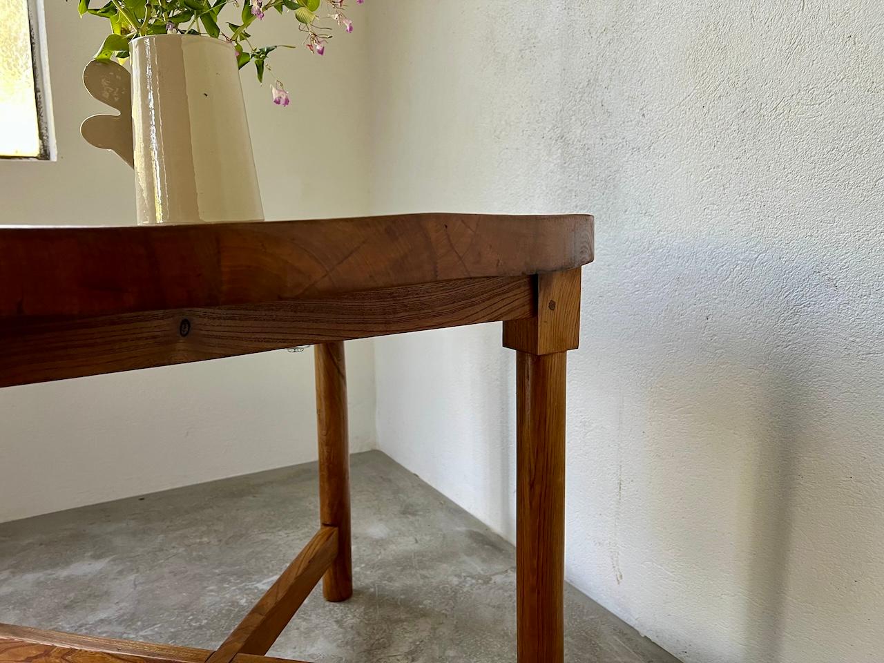Round table in solid elm by Pierre Gautier Delaye 10