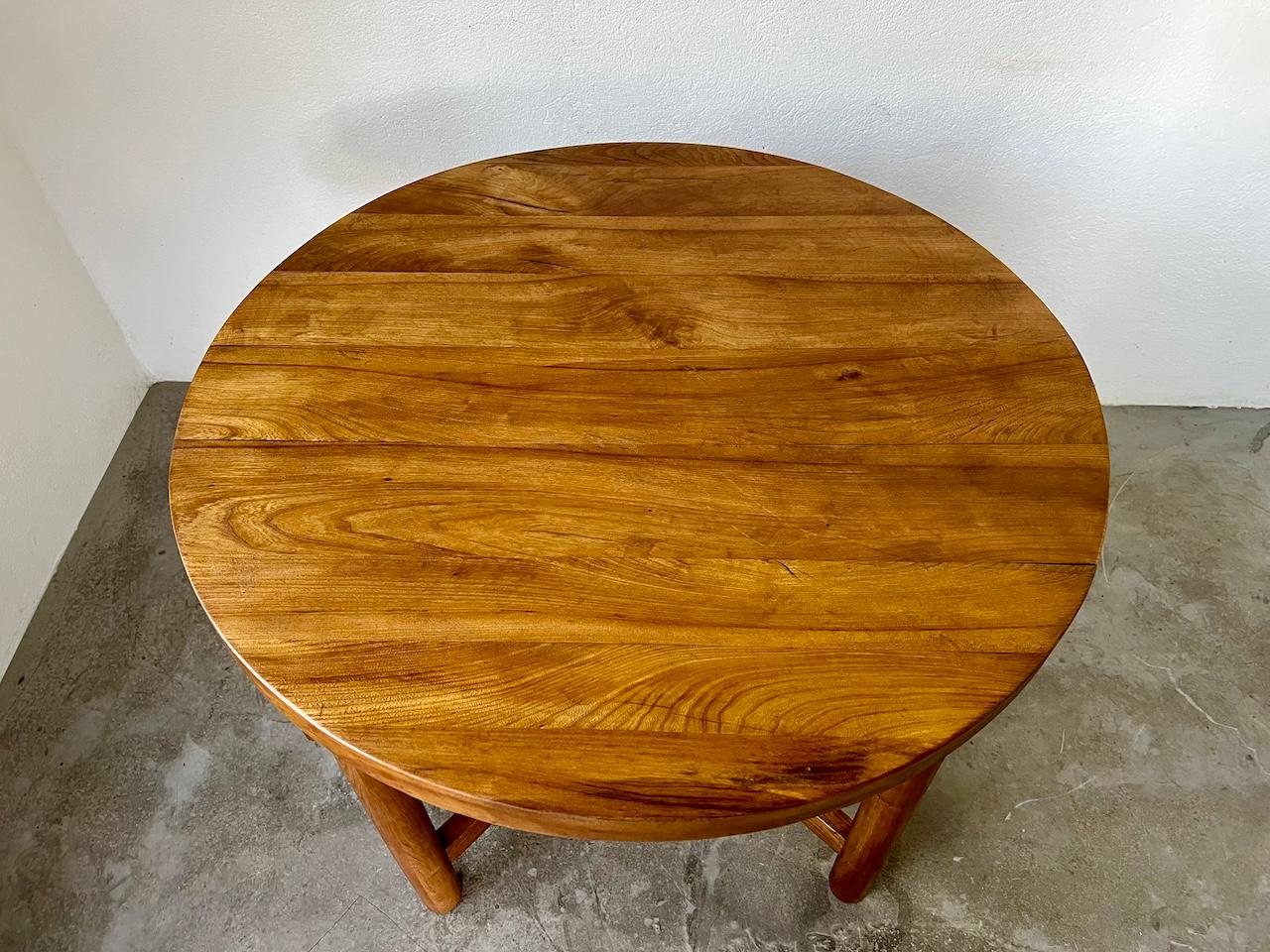 Brutalist Round table in solid elm by Pierre Gautier Delaye