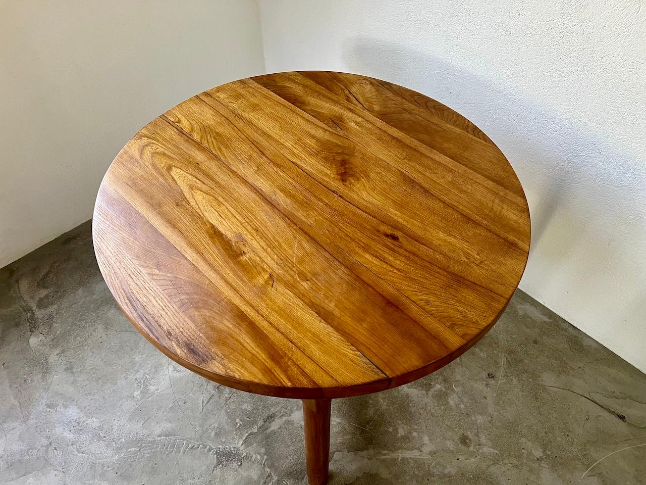 French Round table in solid elm by Pierre Gautier Delaye