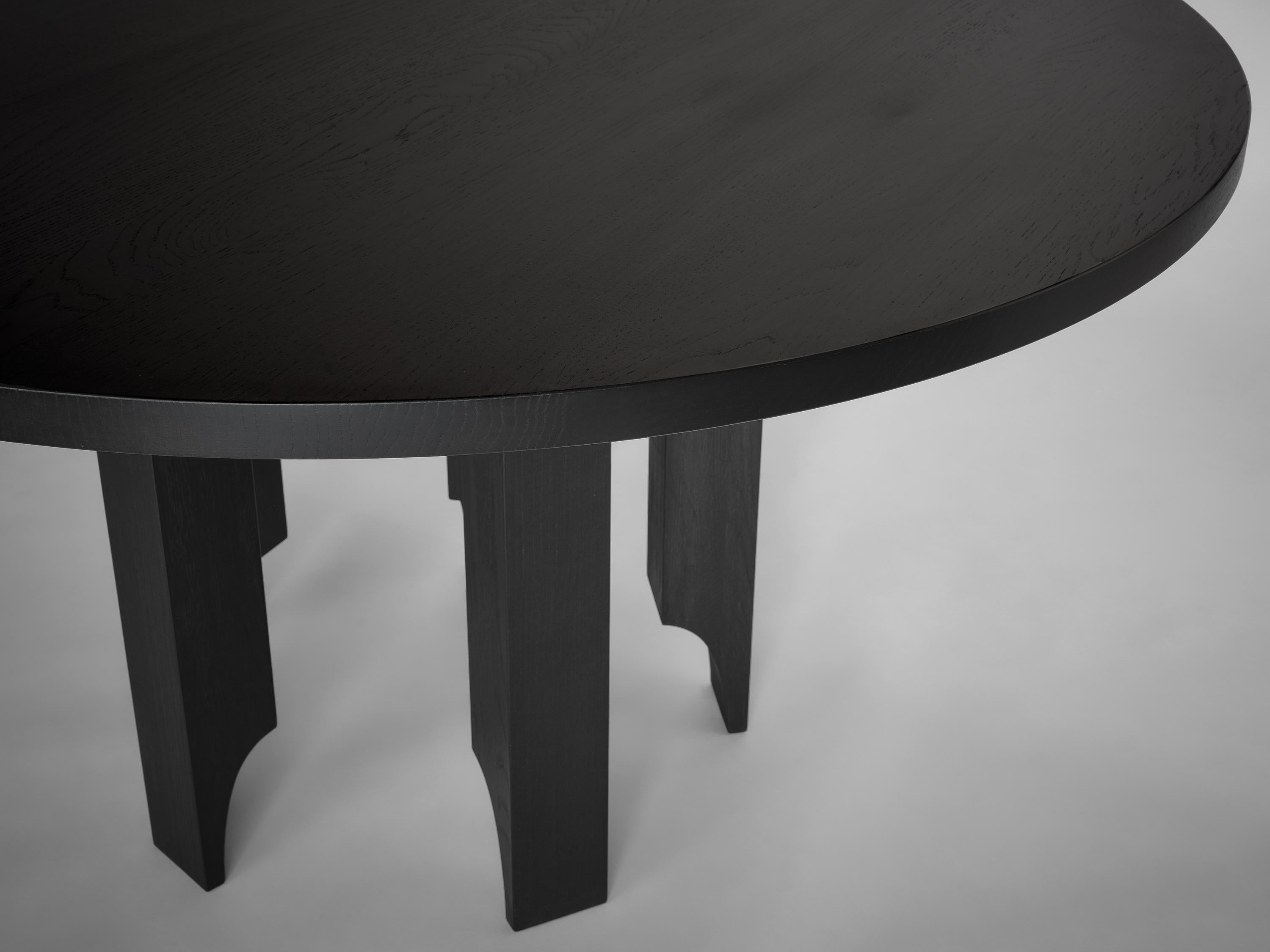 Brutalisme Table ronde en chêne européen massif - Acer by Mokko en vente
