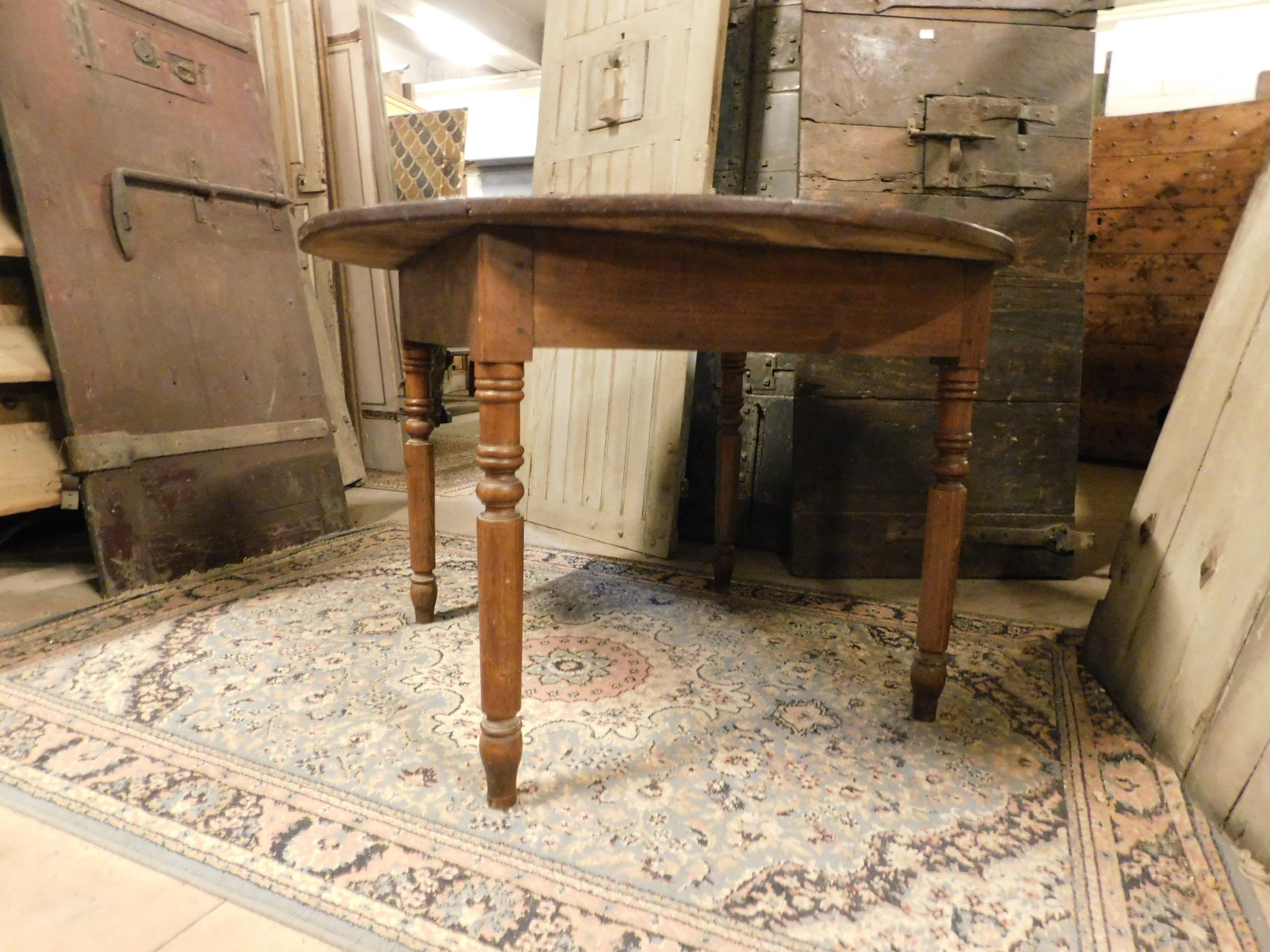 Round table in walnut and beech wood, carved legs, Italy For Sale 1