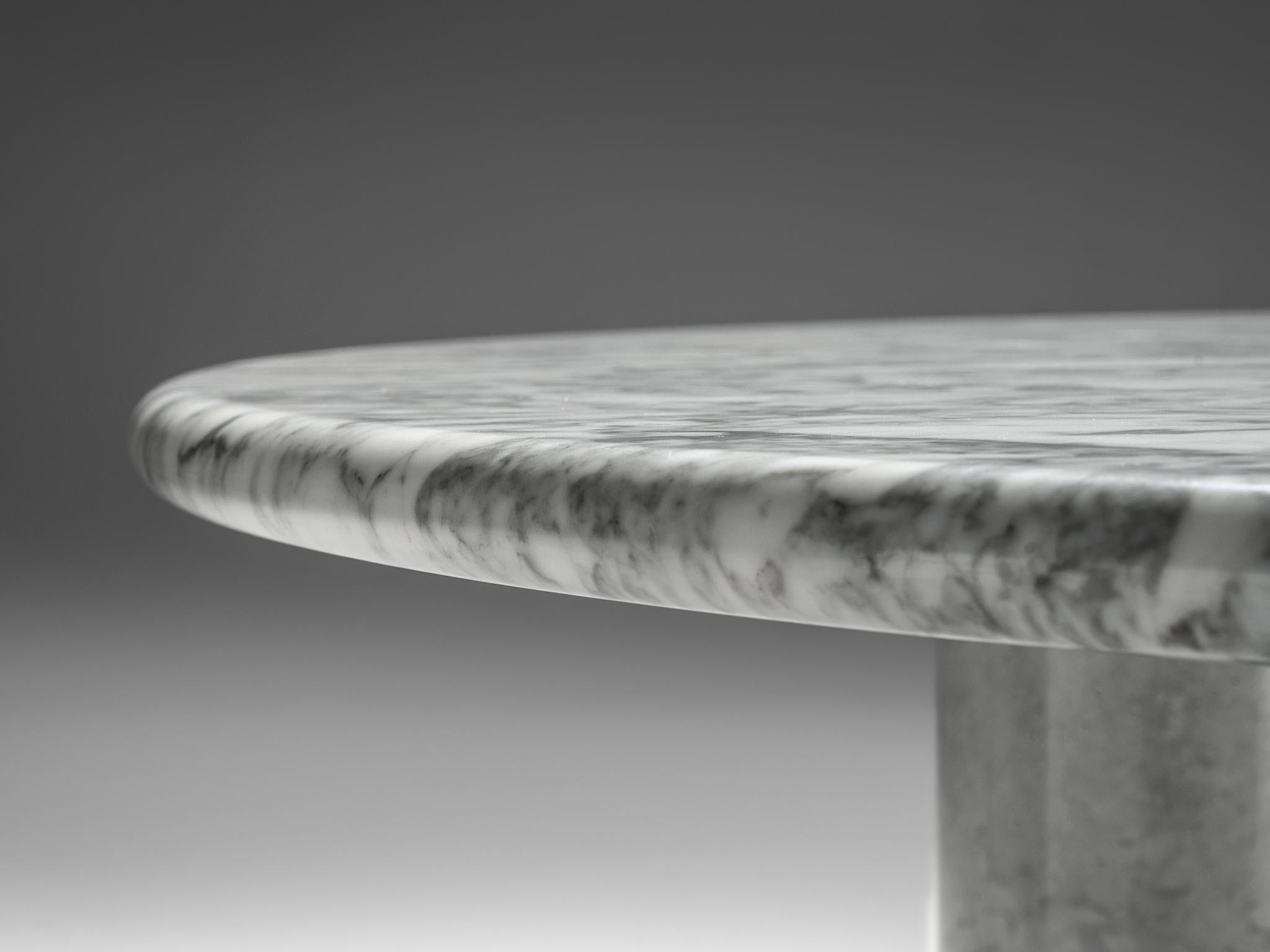 Round Table in White Marble and G. Stoppino 'Maia' Dining Chairs in Leather 4