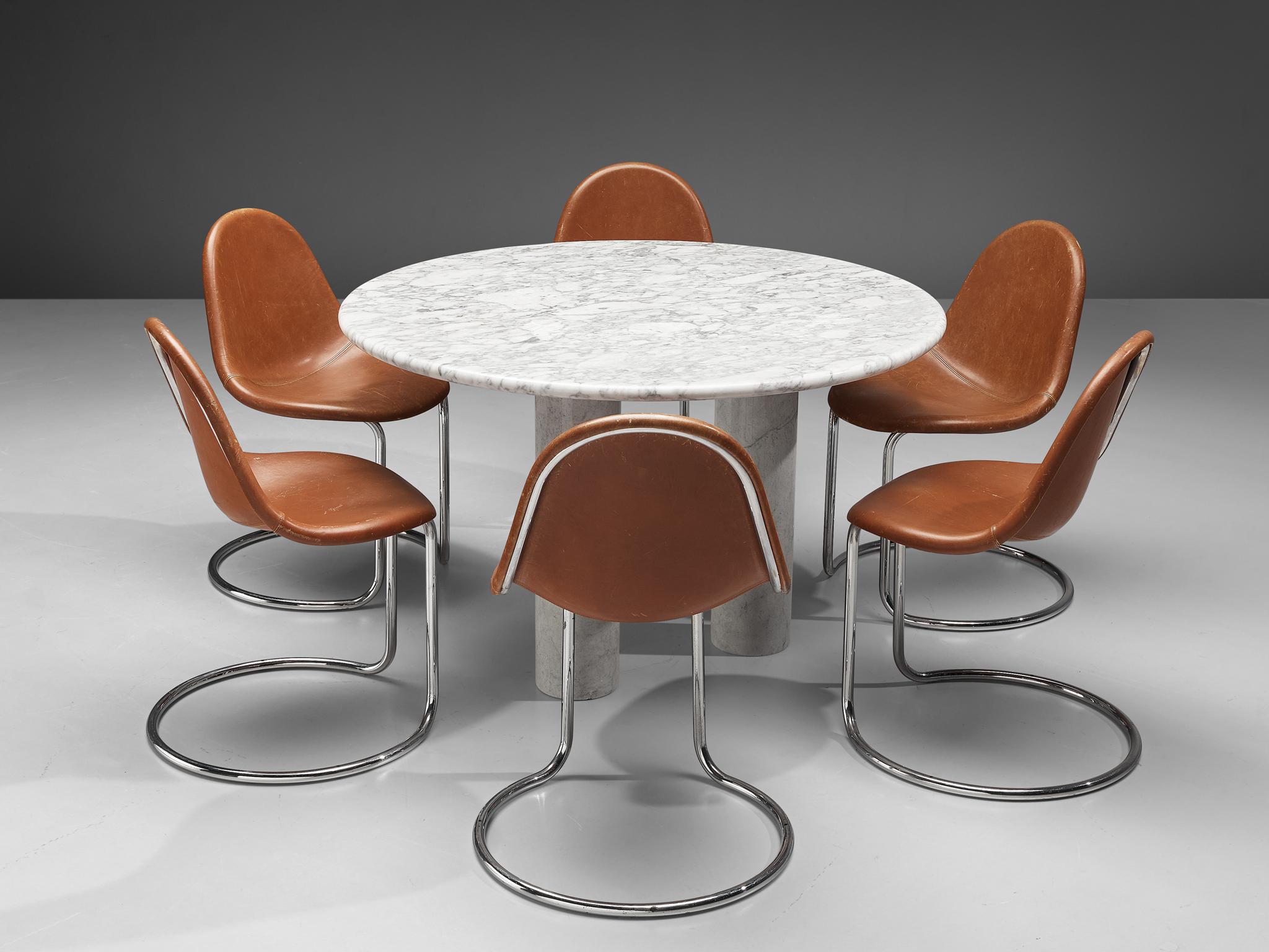 Round Table in White Marble and G. Stoppino 'Maia' Dining Chairs in Leather In Good Condition In Waalwijk, NL