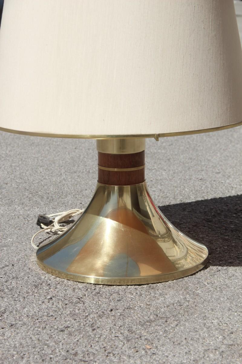 Round table lamp brass wood shantung dome Italian design 1970 gold cone.
Measures: Base diameter cm.31, height dome cm.40.