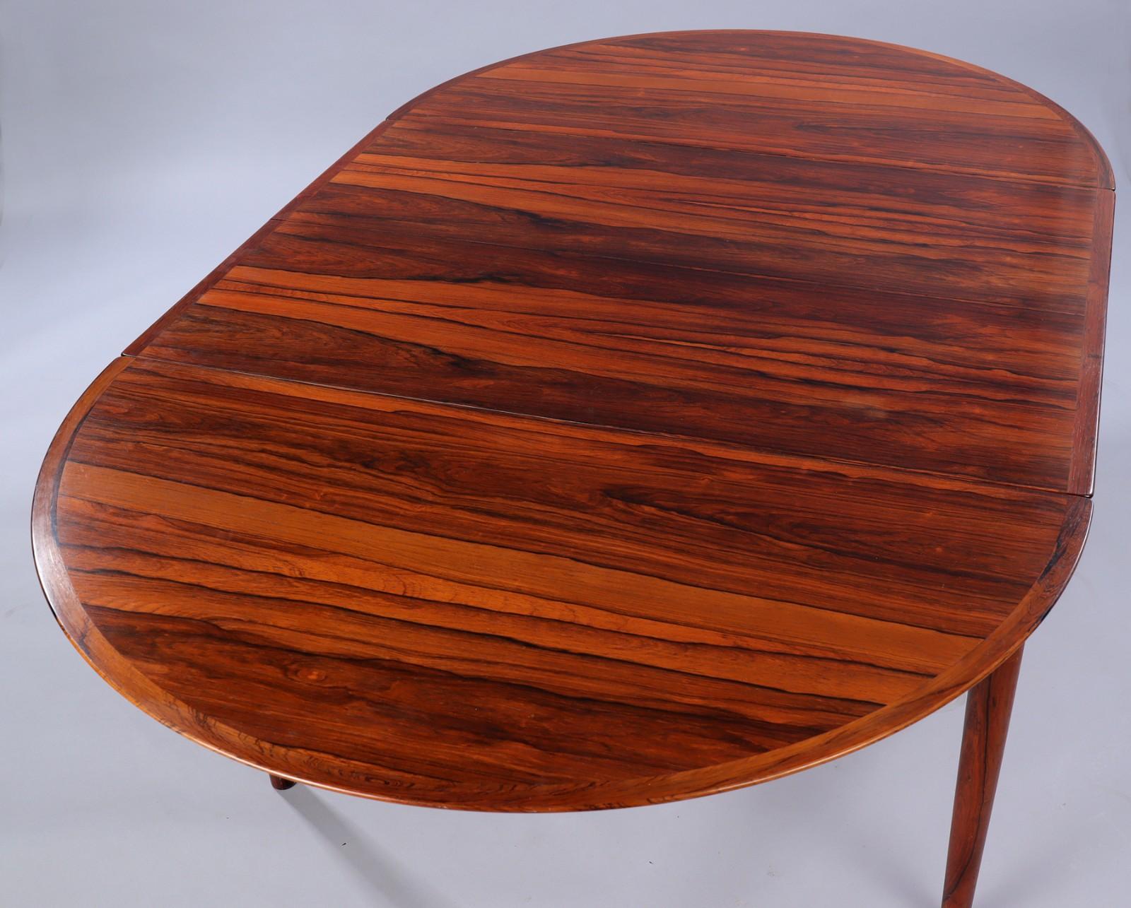 Mid-Century Modern Round table M227 rosewood  by Arne Vodder for Sibast Furniture, design 1960