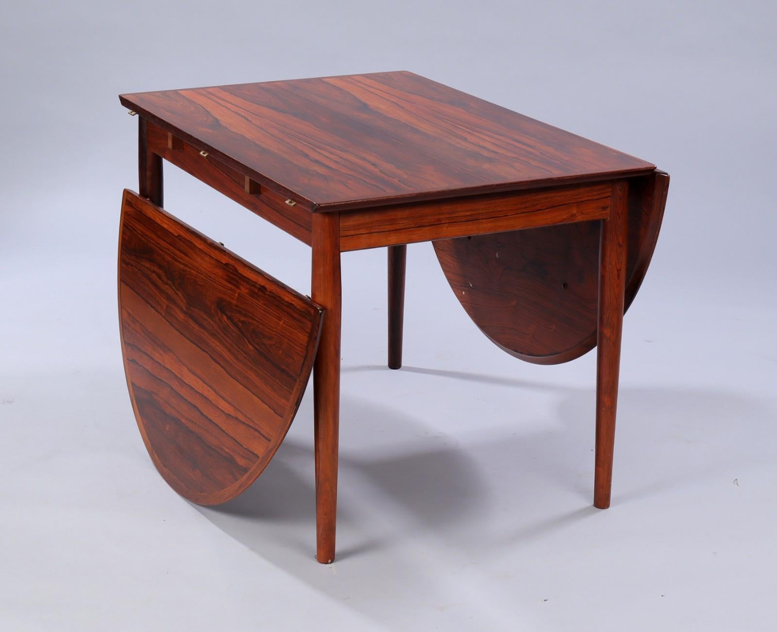 Mid-20th Century Round table M227 rosewood  by Arne Vodder for Sibast Furniture, design 1960