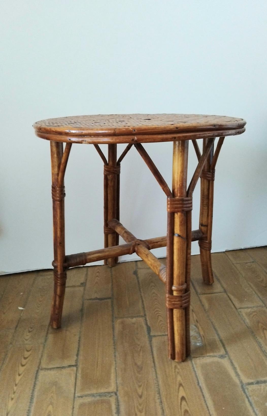 Runder Tisch Rattan Klein  Französische Riviere Moderne natürliche Korbweide 50er Jahre im Angebot 1