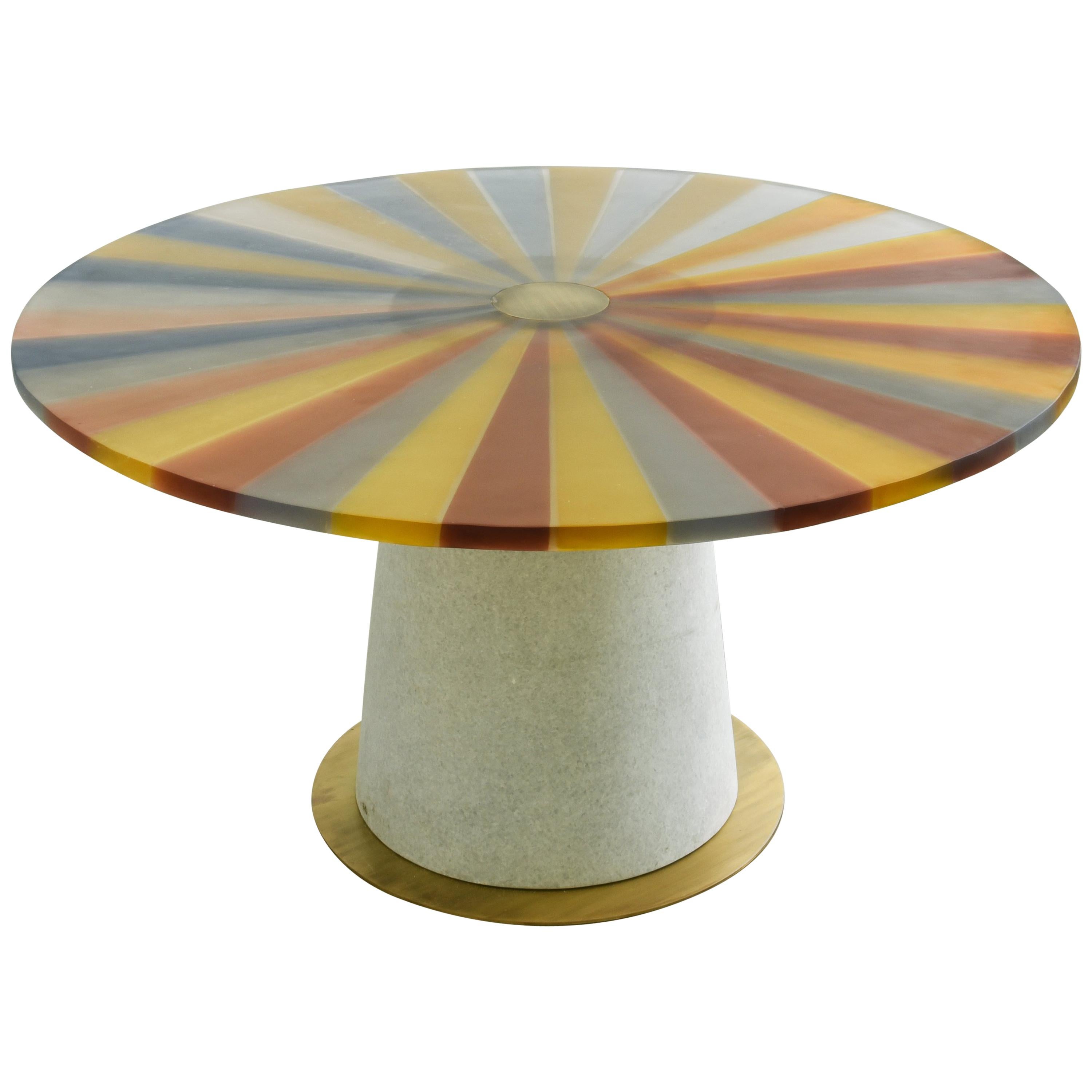 Round Table, Resin Top, White Onyx and Brushed Brass Base For Sale