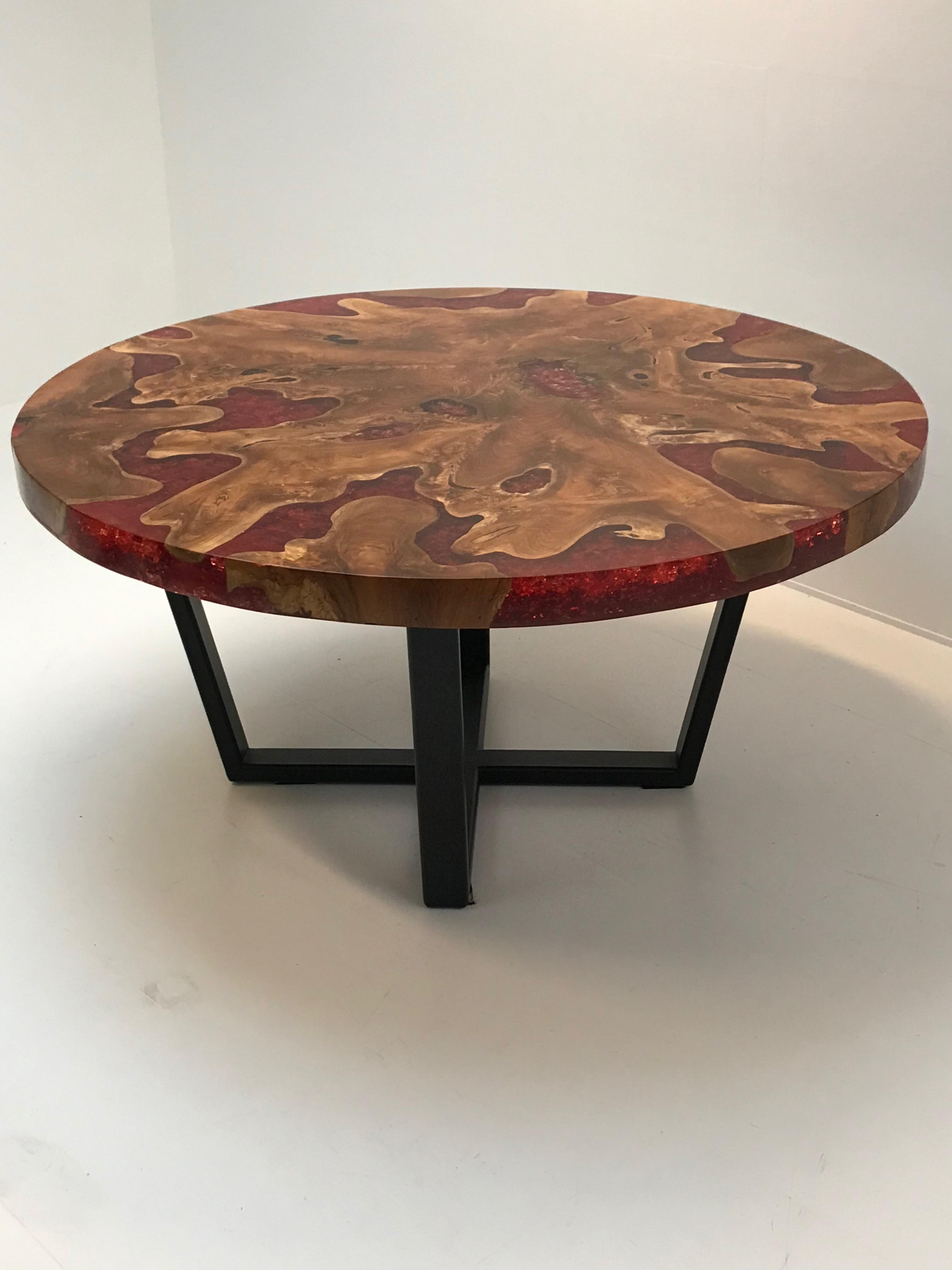 Vintage Round Table on a metal base in Teak Wood and Resin For Sale 5