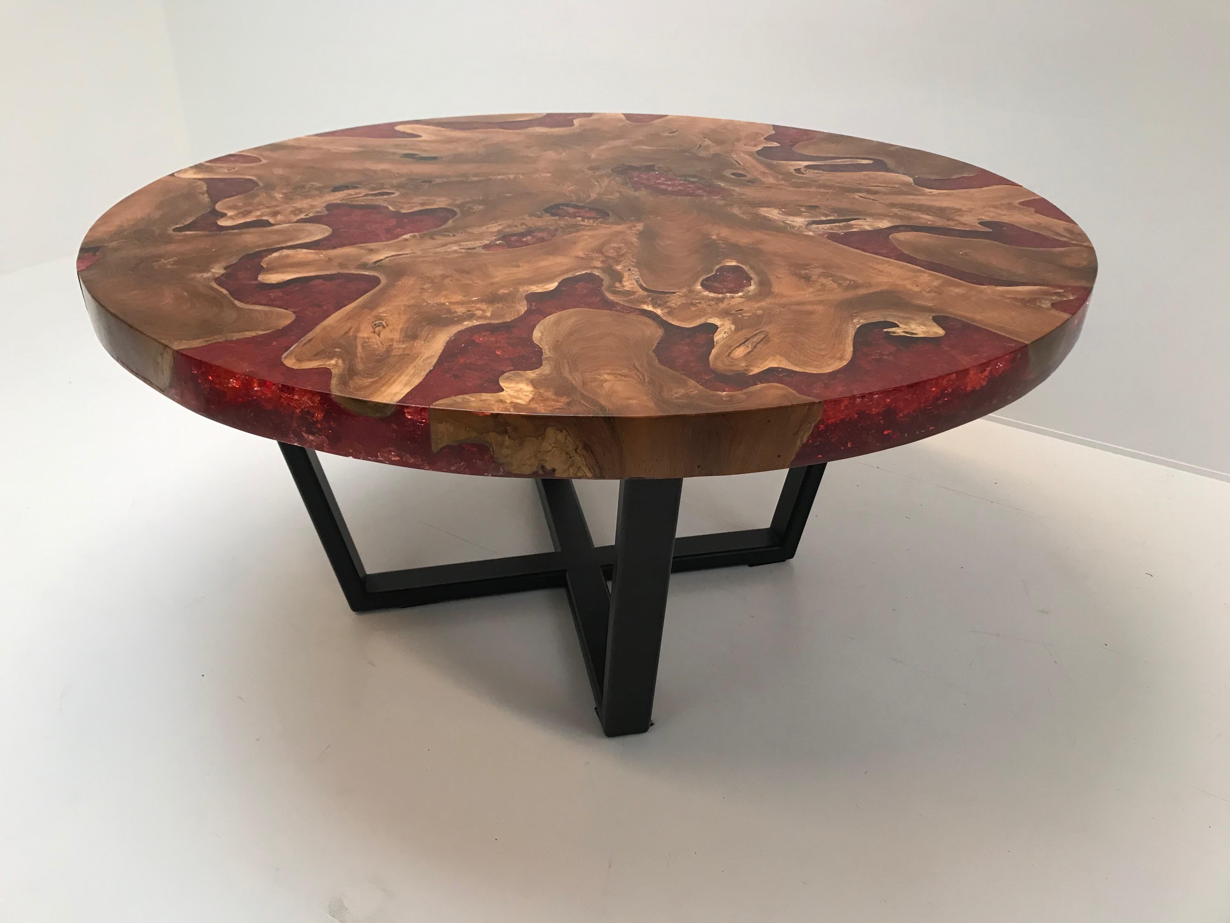Polished Vintage Round Table on a metal base in Teak Wood and Resin For Sale