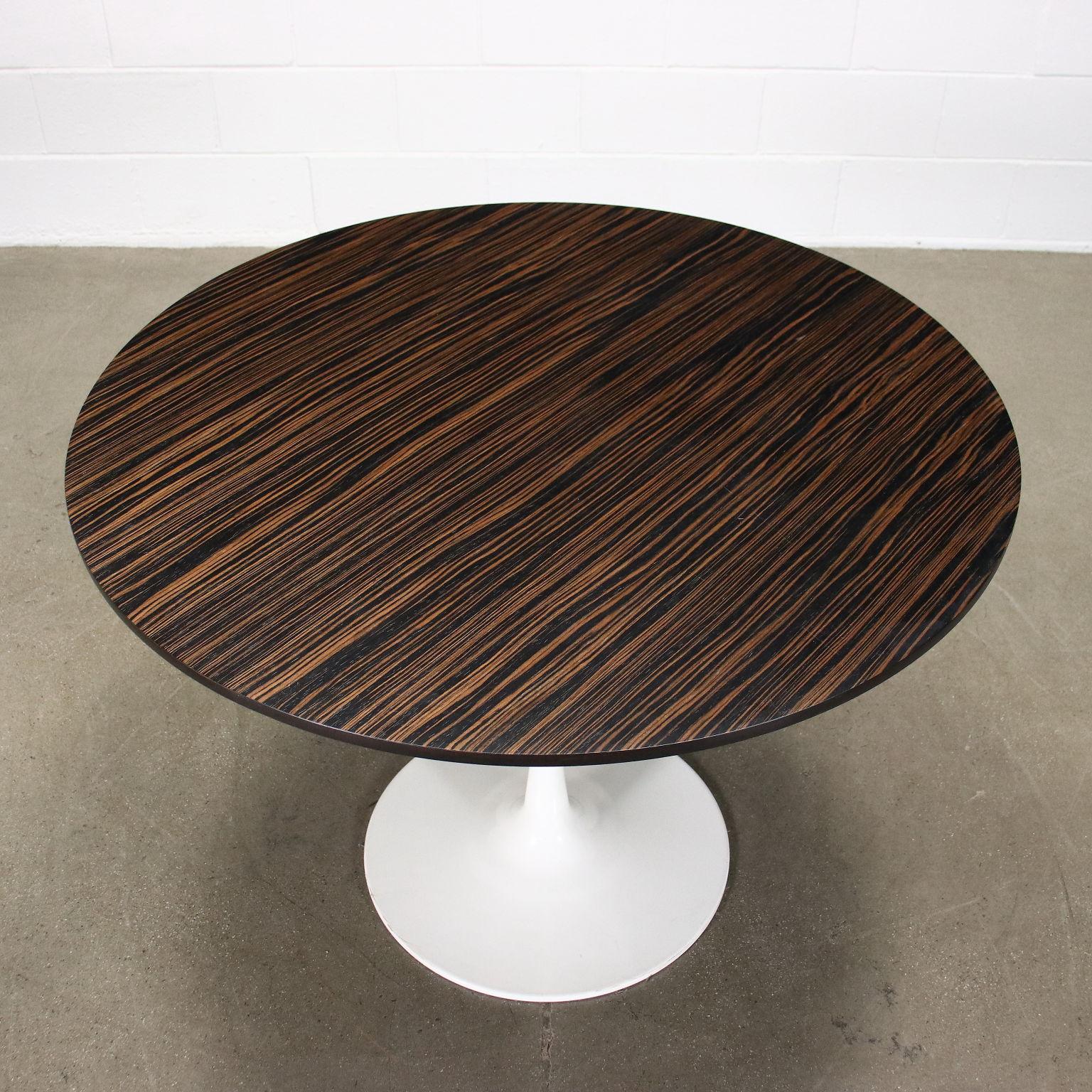 Mid-Century Modern Round Table Tulip Style Lacquered Alluminium Rosewood Italy 1960-1970s For Sale