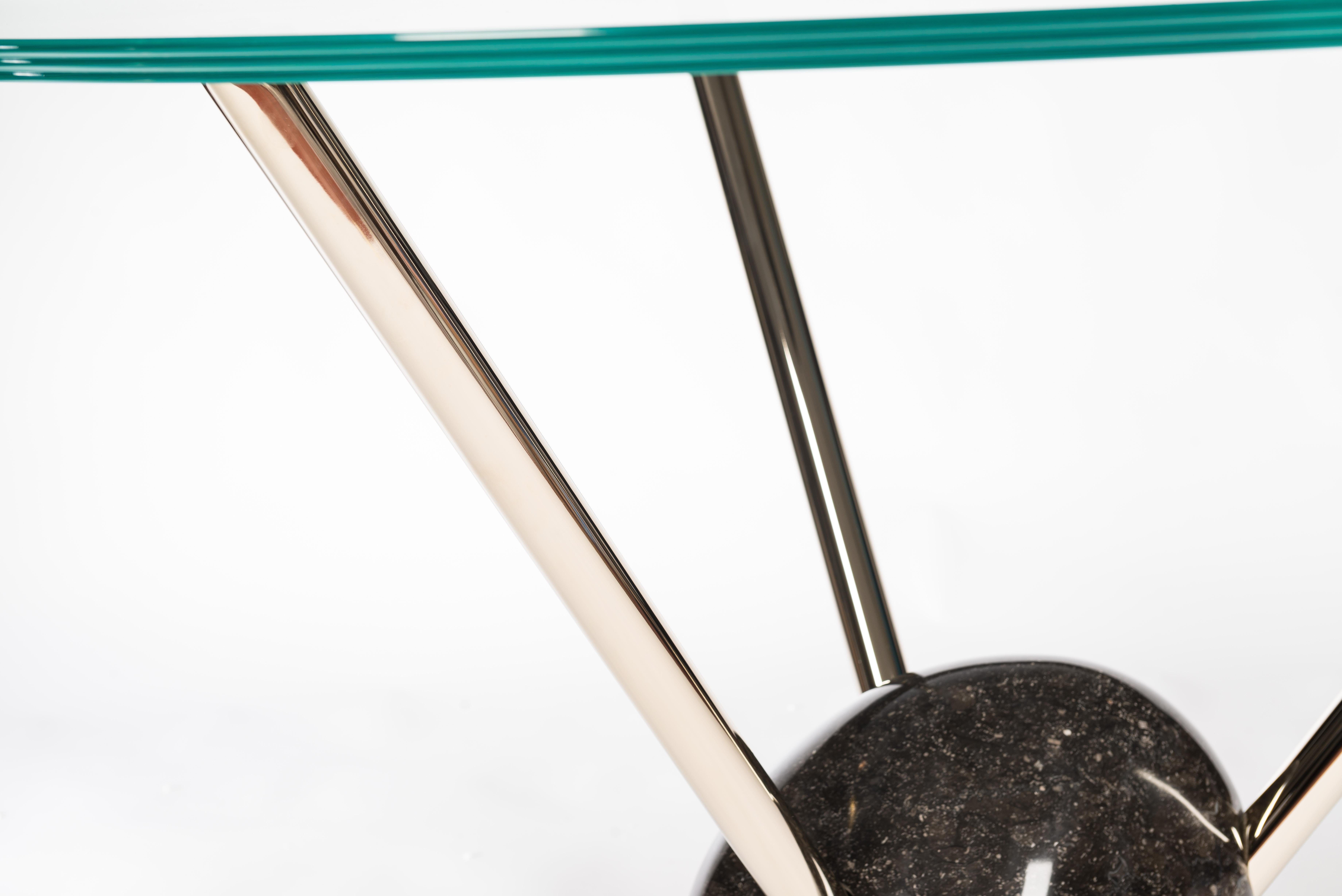 Runder Tisch Unnatural Kollektion Rays, Glas, Marmor und Galvanisiertes Metall, Italien (Moderne) im Angebot