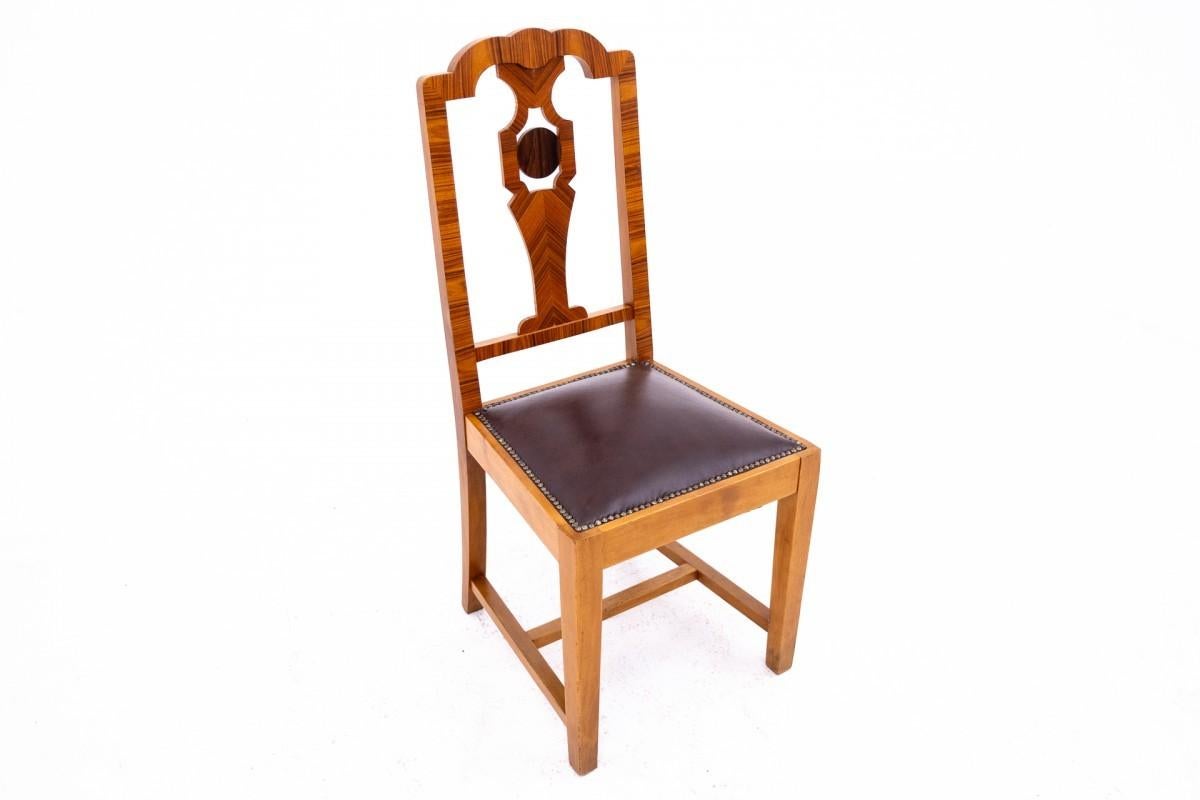 Runder Tisch mit Stühlen im Art-Déco-Stil, POLAND, 1940er Jahre. (Art déco) im Angebot