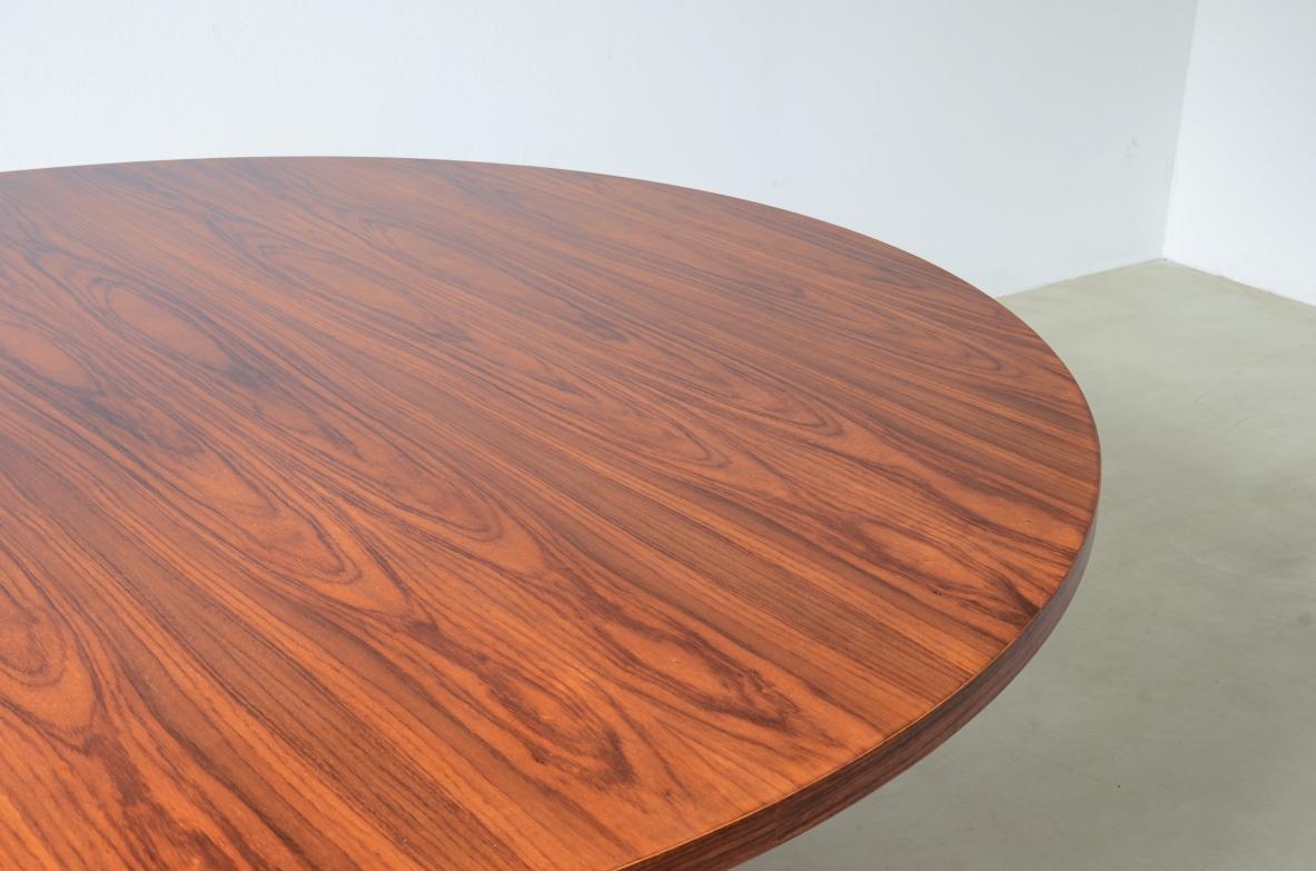 Round table with chromium plated base For Sale 1