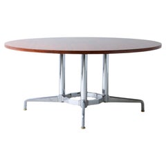 Table ronde avec base chromée