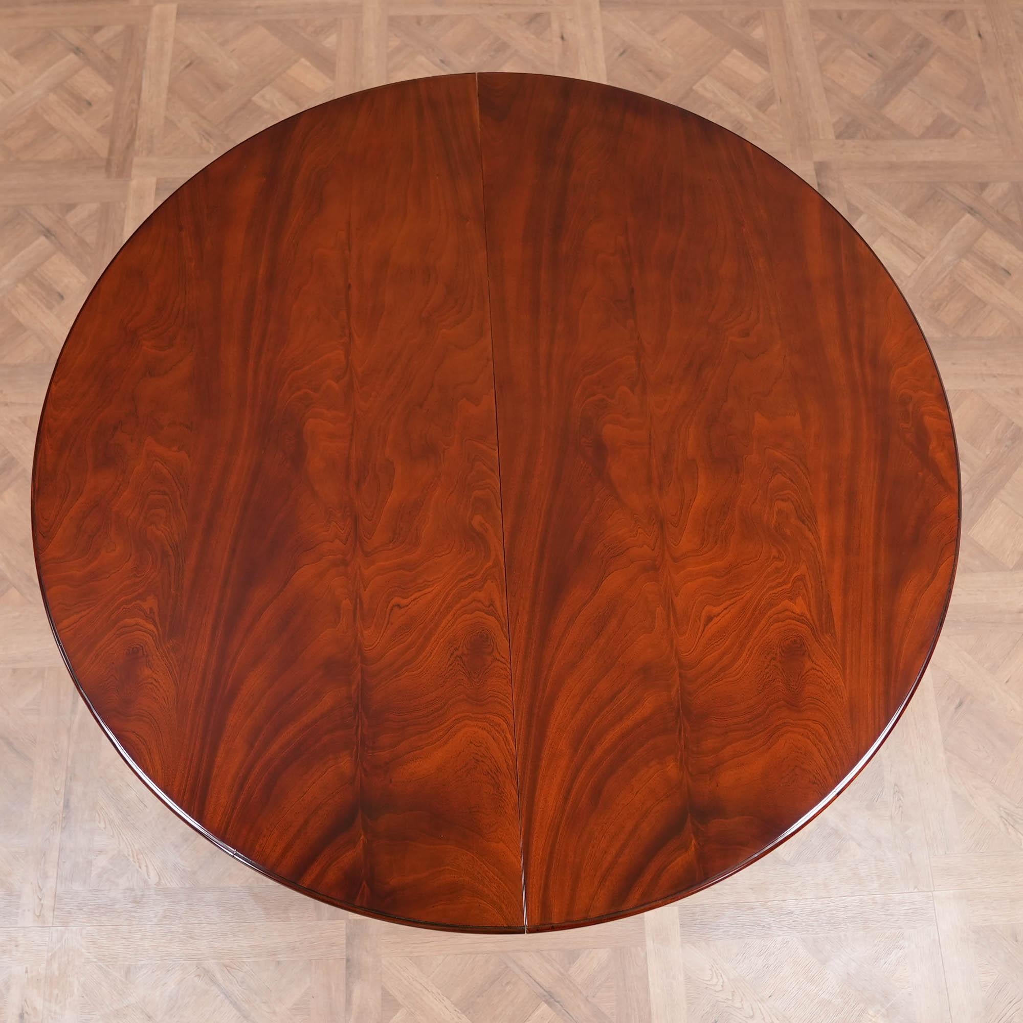 XXIe siècle et contemporain Table ronde avec bases Empire 60-115 pouces en vente