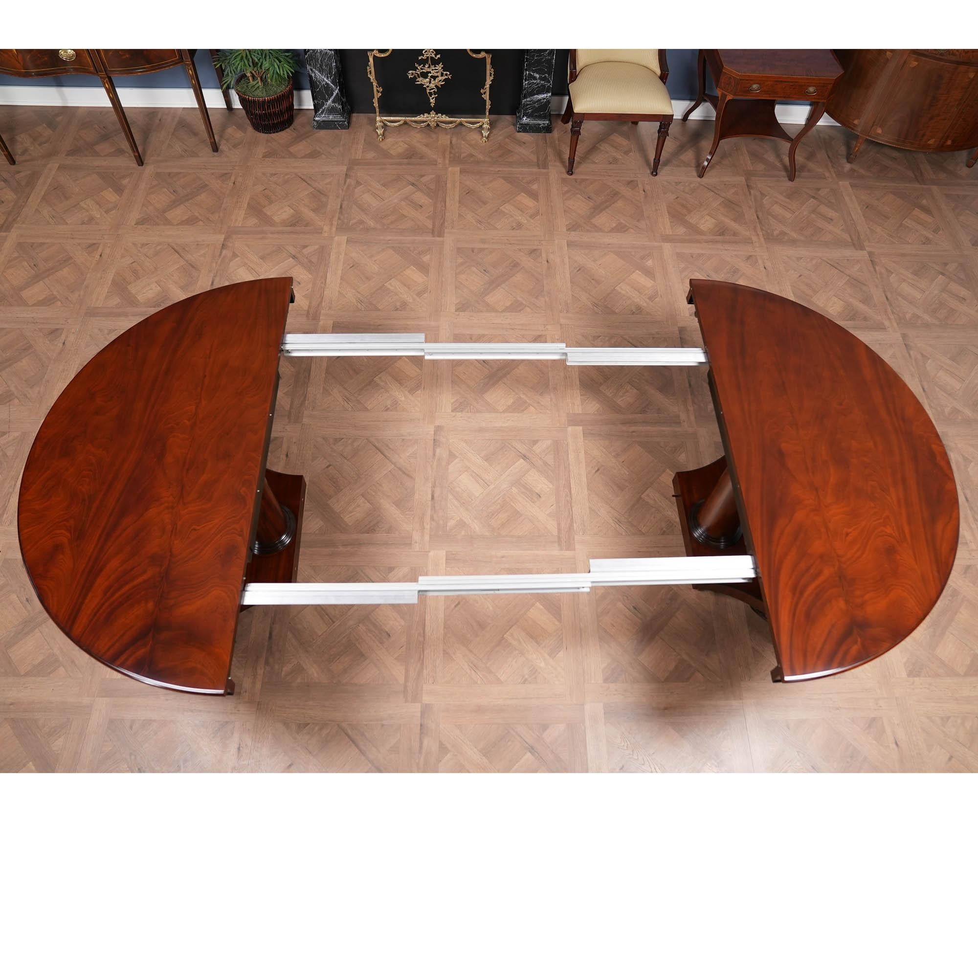 Acajou Table ronde avec bases Empire 60-115 pouces en vente