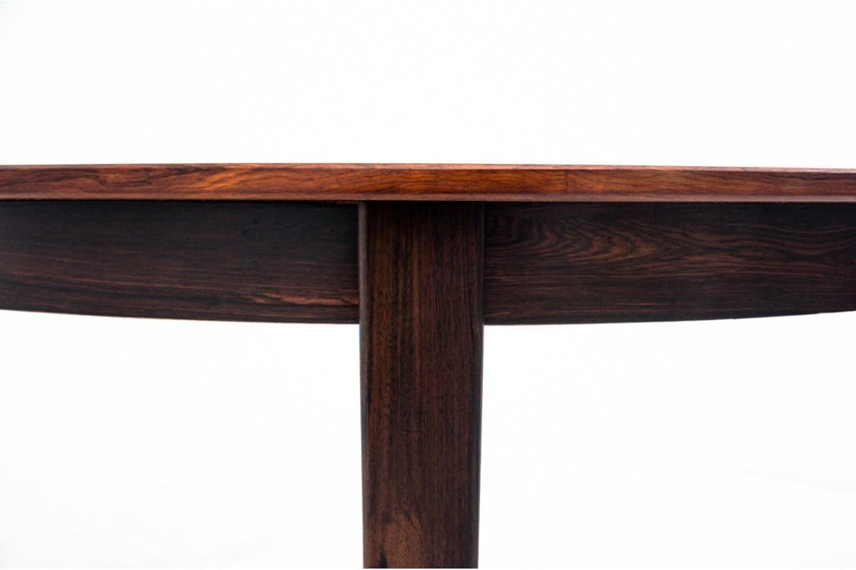 Round table with four chairs from the 1960s, Denmark. 3