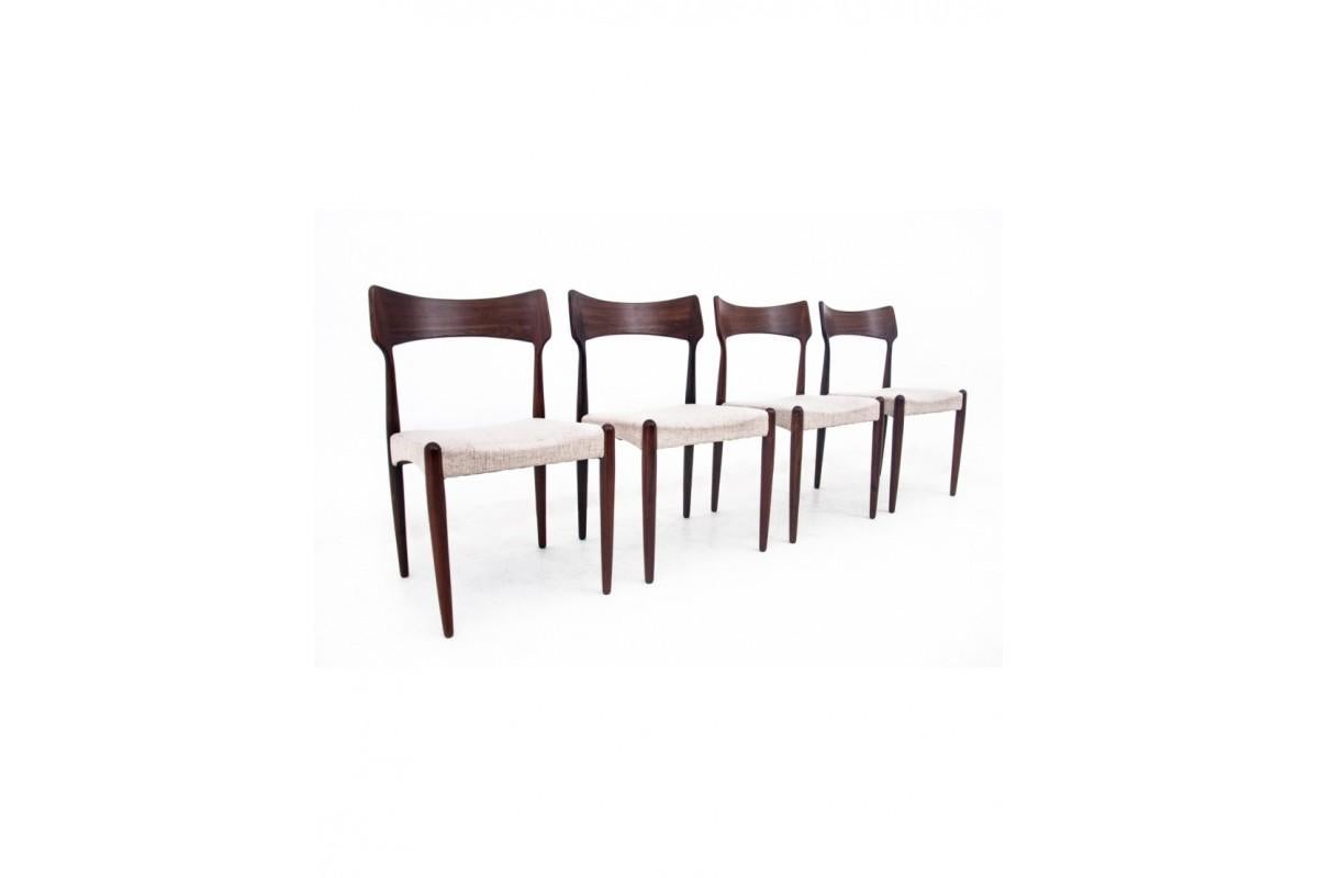 A set of four dining chairs designed by Bernhard Pedersen & Son, manufactured in Denmark in the 1960s. The table comes from Denmark and was manufactured in the 1960s. The table has one additional 50 cm long insert. The furniture is in very good