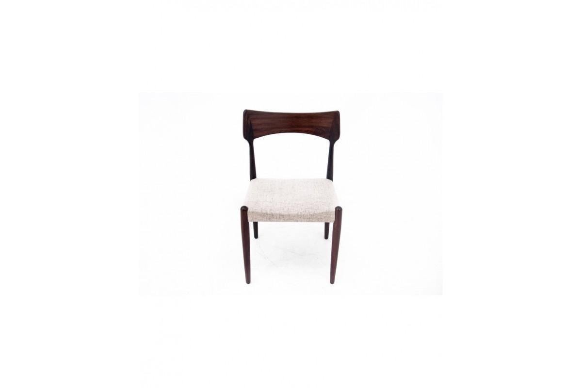 Danish Round table with four chairs from the 1960s, Denmark. For Sale