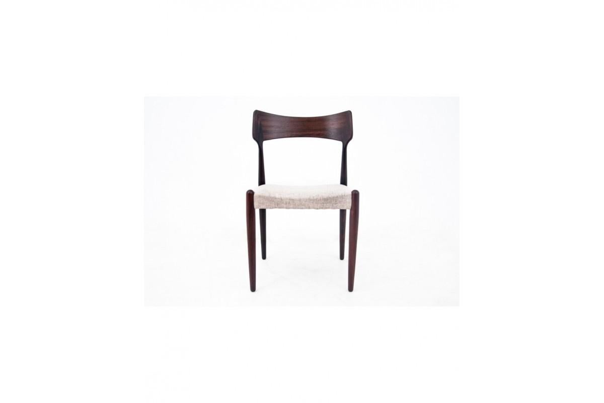 Round table with four chairs from the 1960s, Denmark. In Good Condition For Sale In Chorzów, PL