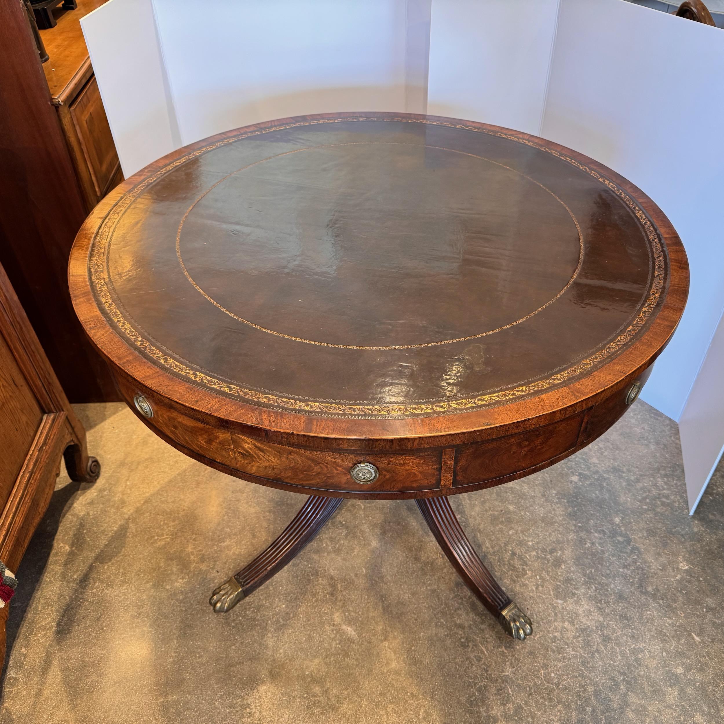 Round Table With Leather Top 3