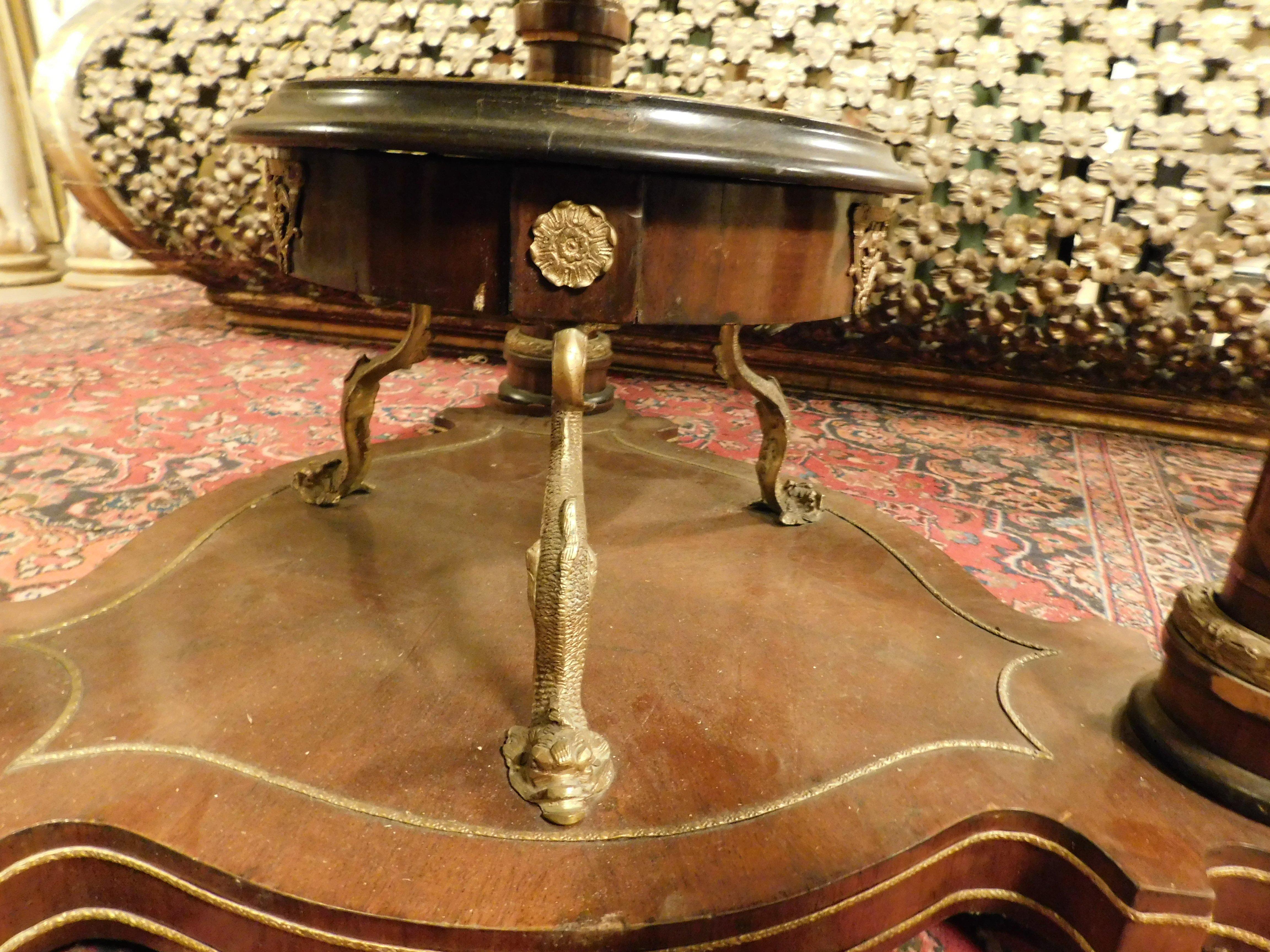Round table with pedestal, chiseled bronzes, green marble top, 1840 Germany For Sale 5