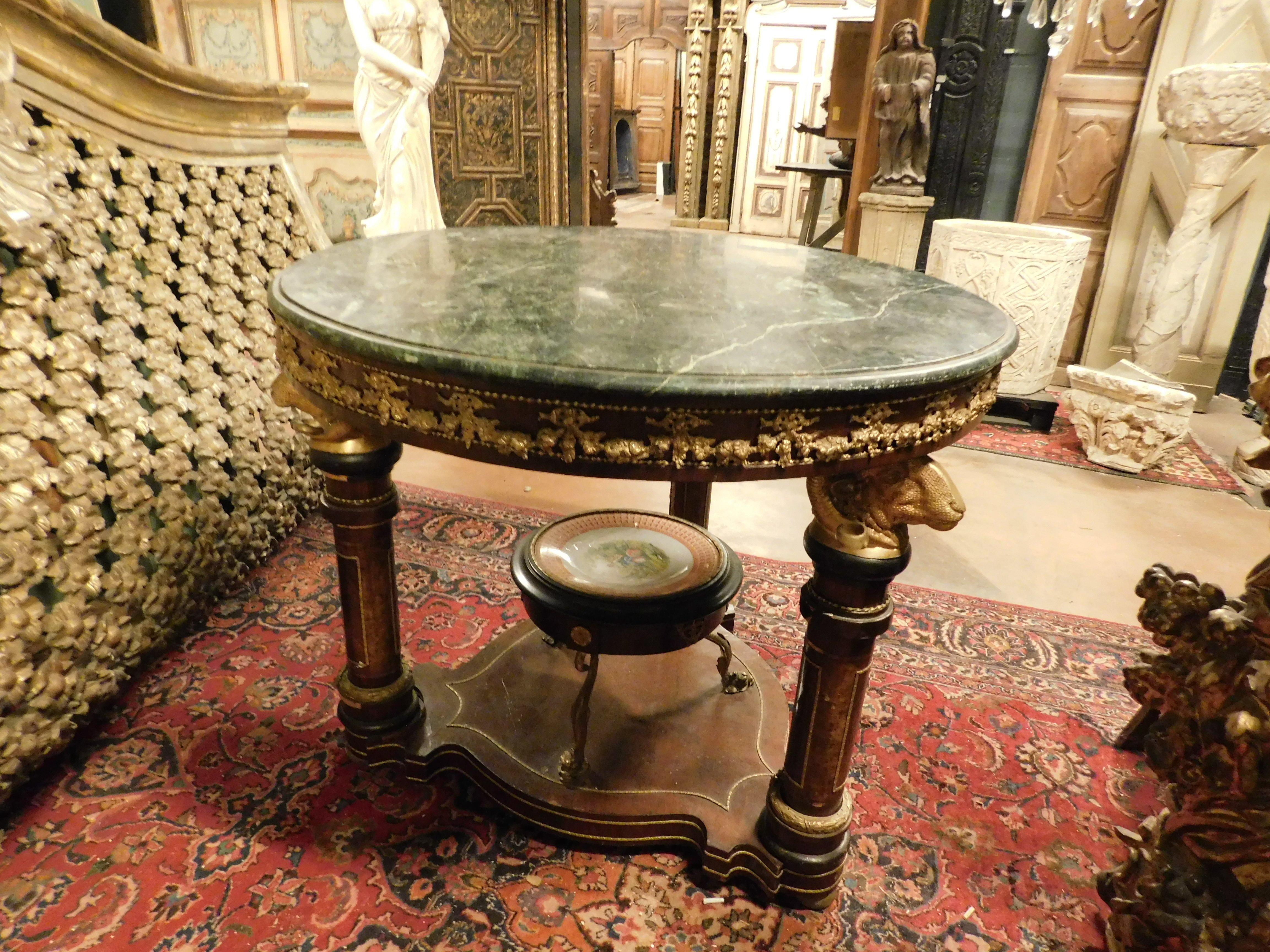 Round table with pedestal, chiseled bronzes, green marble top, 1840 Germany For Sale 6