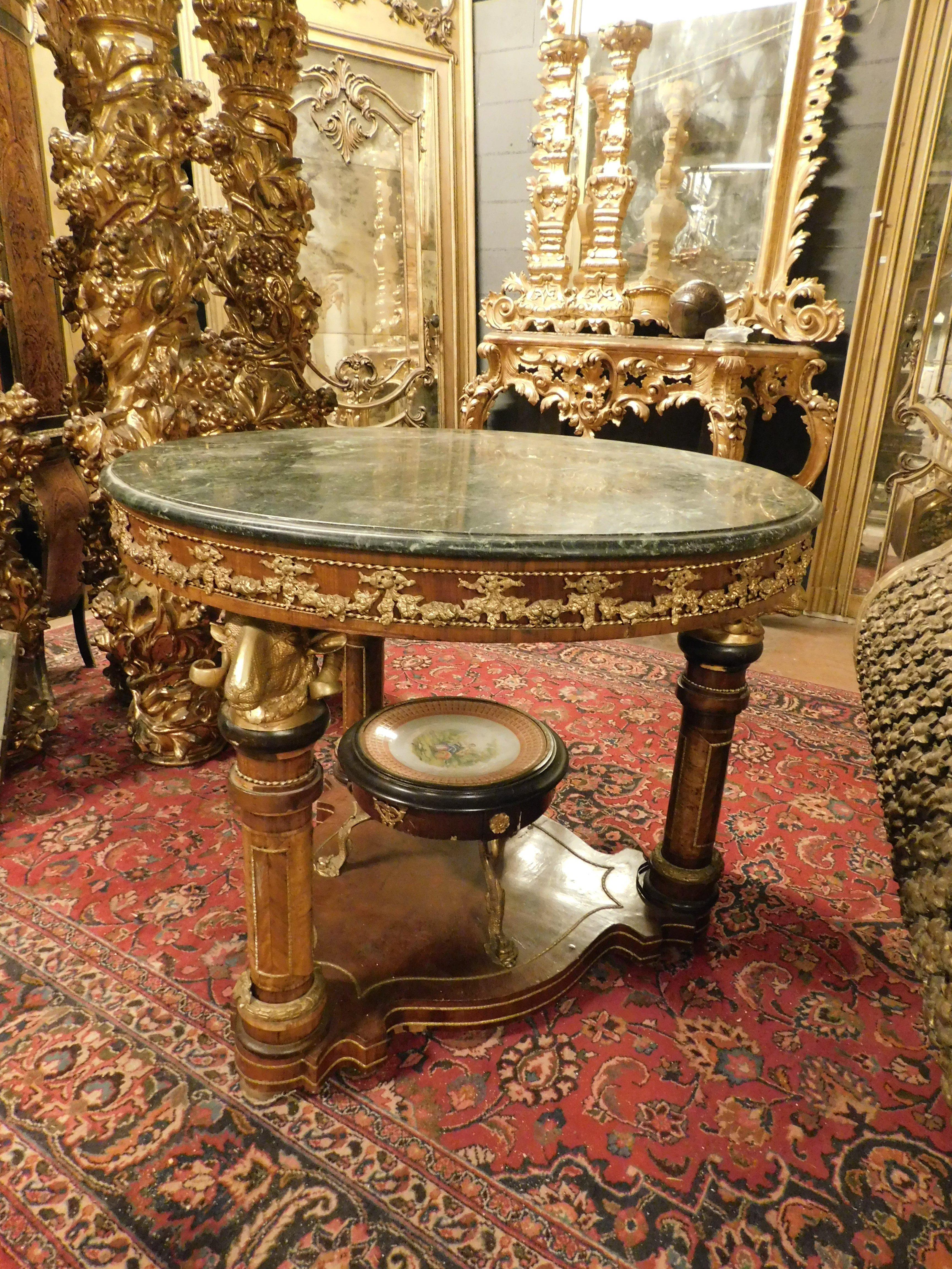 19th Century Round table with pedestal, chiseled bronzes, green marble top, 1840 Germany For Sale