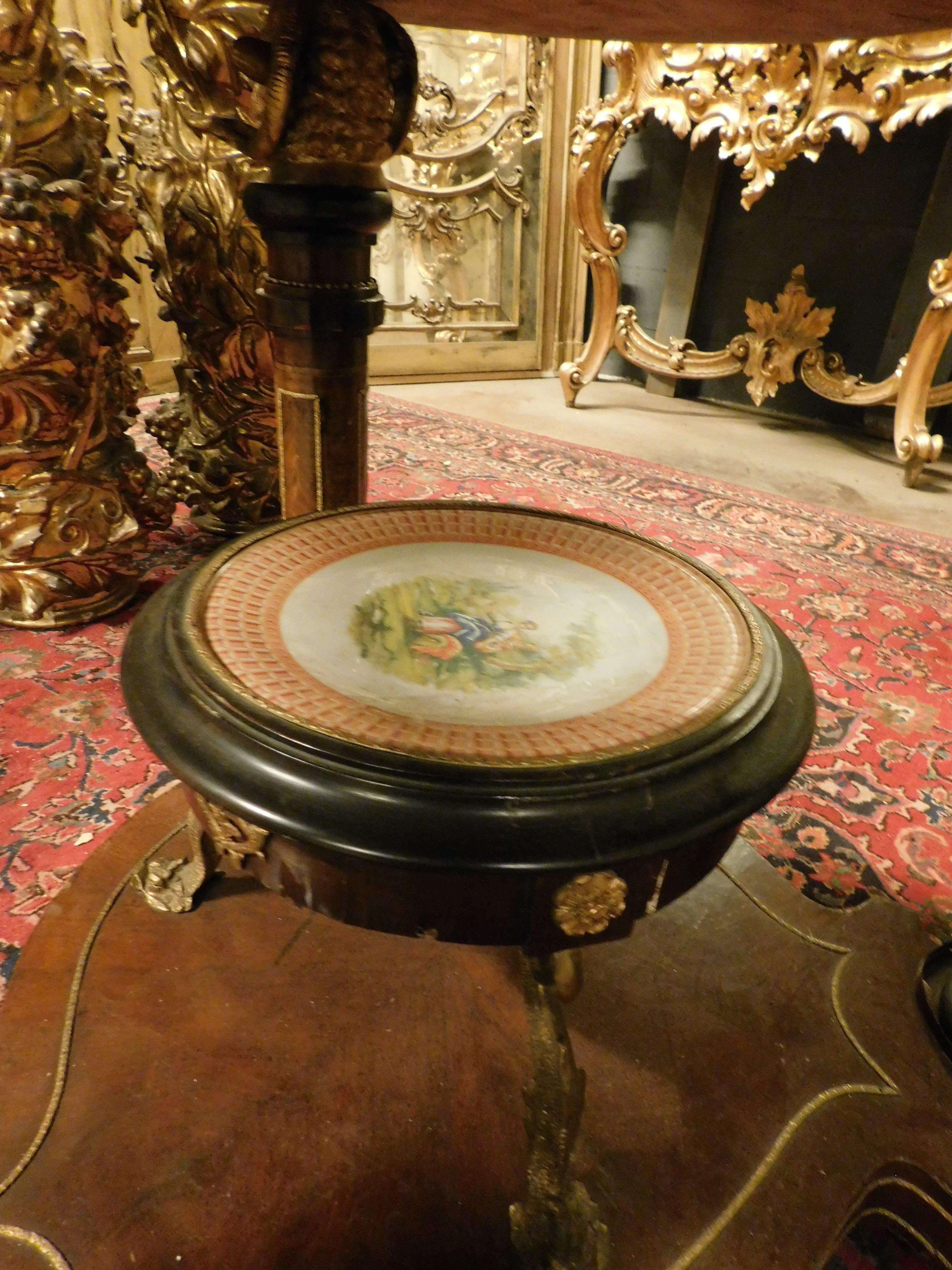 Round table with pedestal, chiseled bronzes, green marble top, 1840 Germany For Sale 3