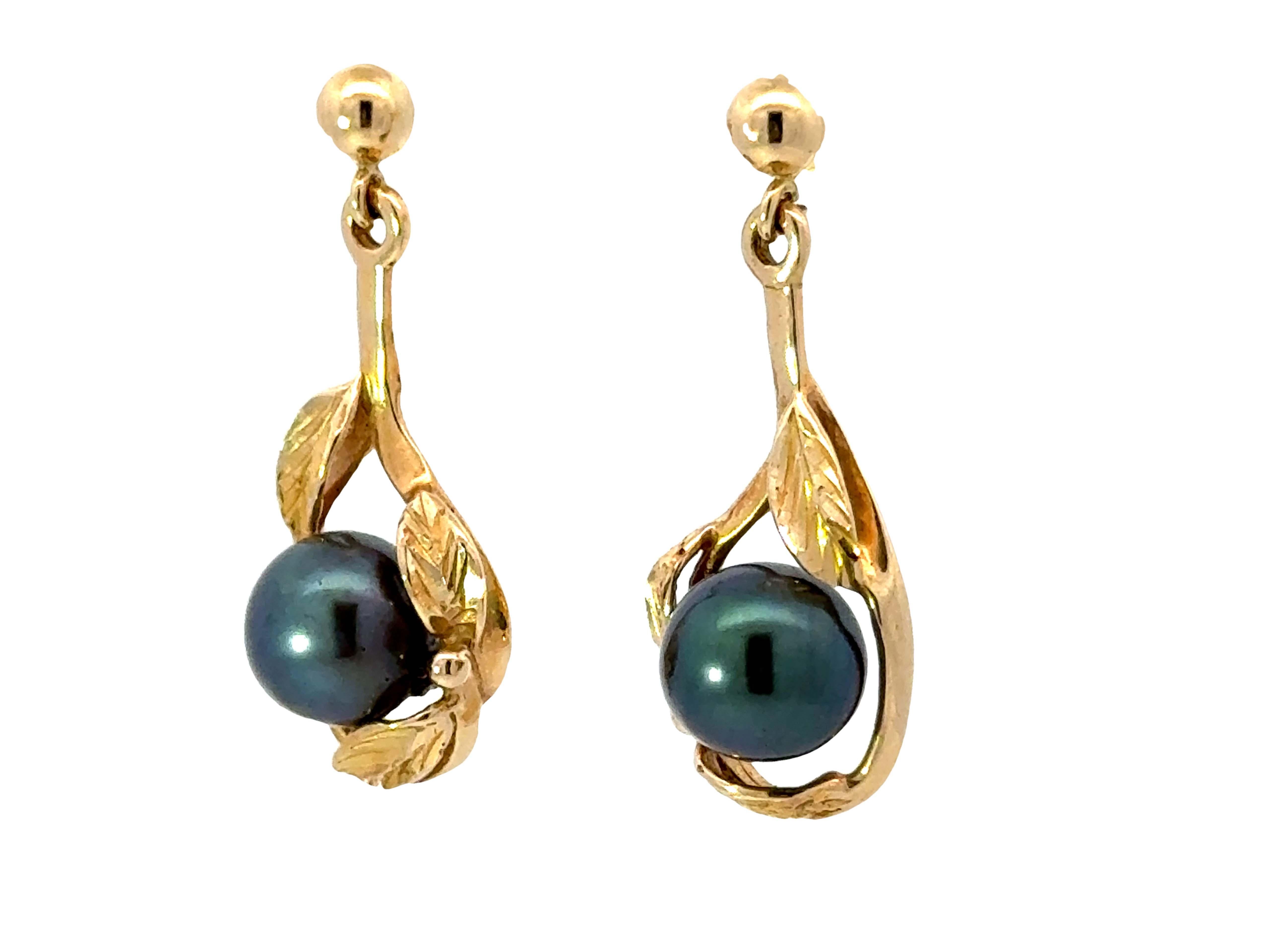 Taglio rotondo Orecchini pendenti con foglie di perle di Tahiti in oro giallo 14K in vendita