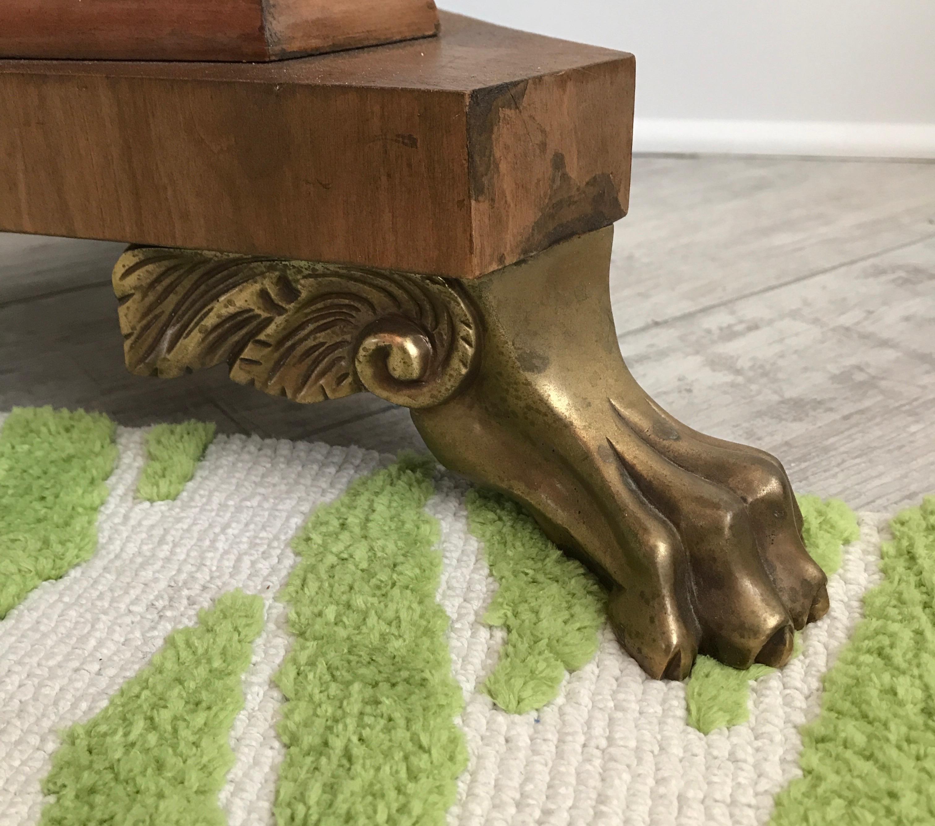 Mesa auxiliar redonda con patas Talon by Chapman Latón en venta