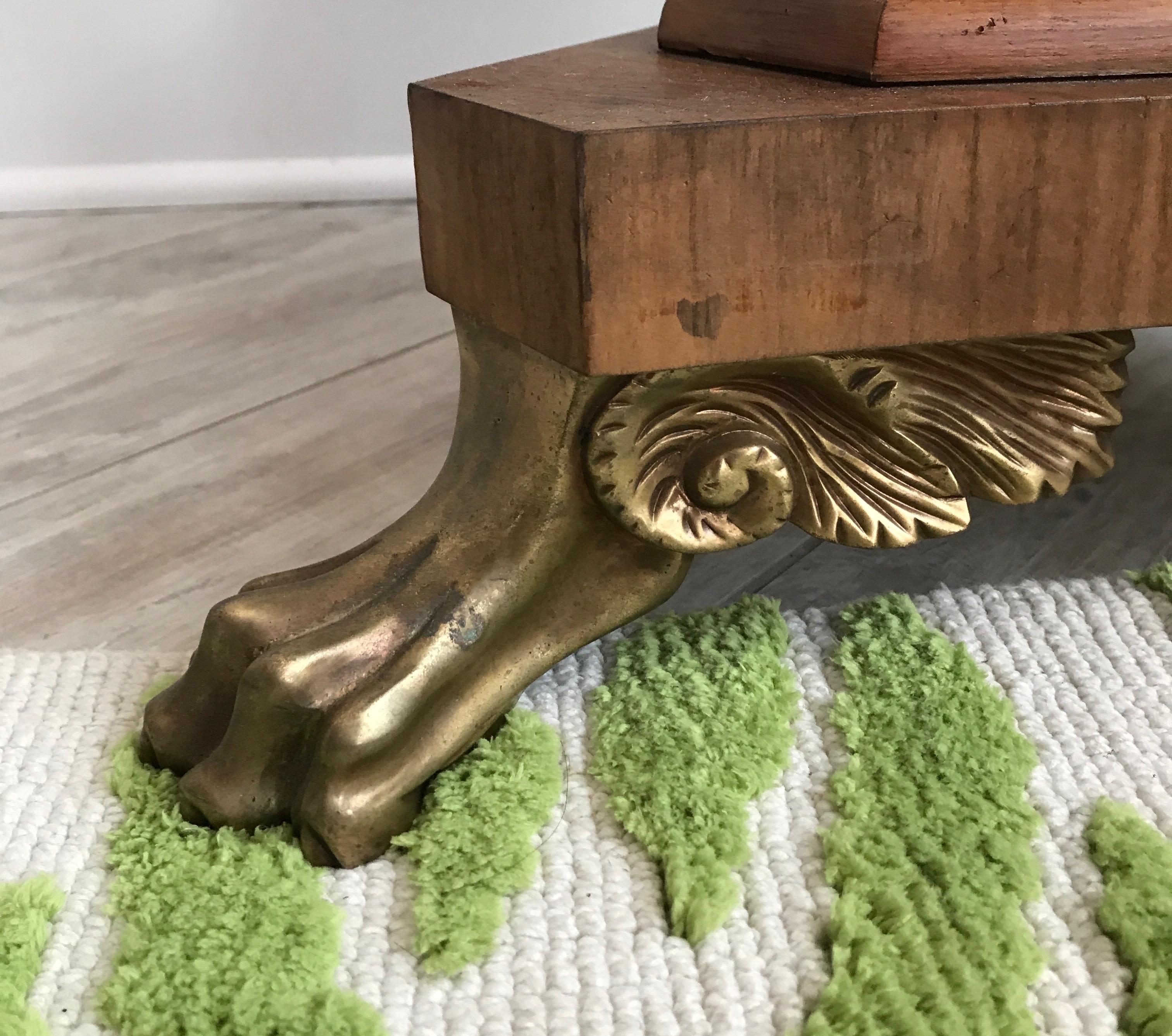 Mesa auxiliar redonda con patas Talon by Chapman en venta 1