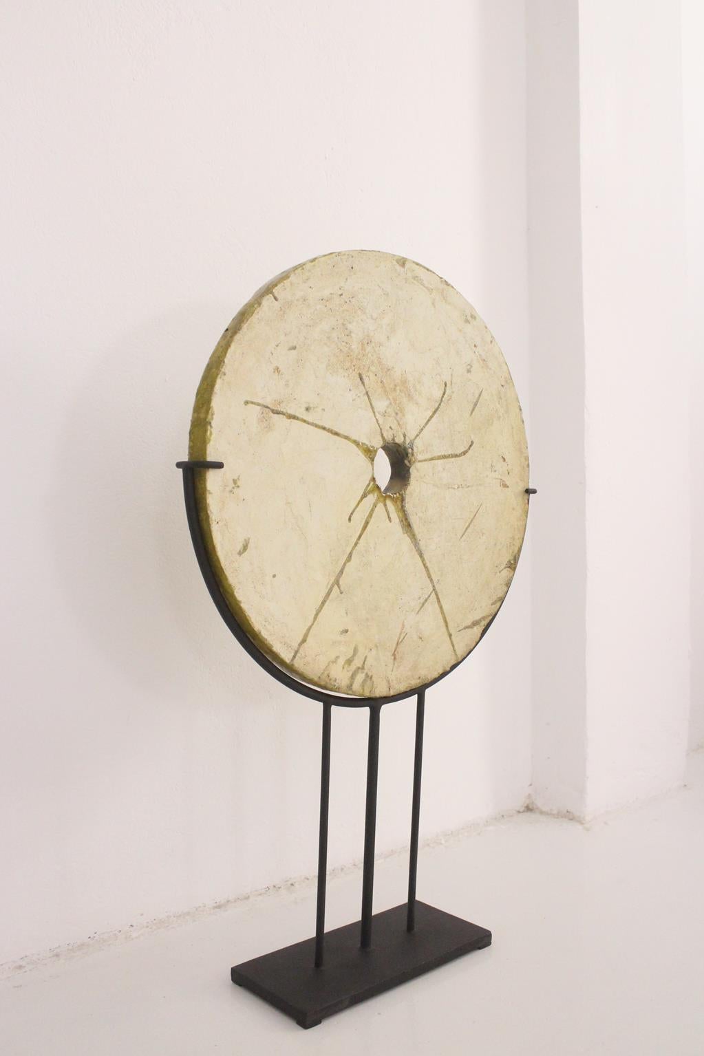Round Tamegroute decor (khaki) with metal upholder For Sale 1