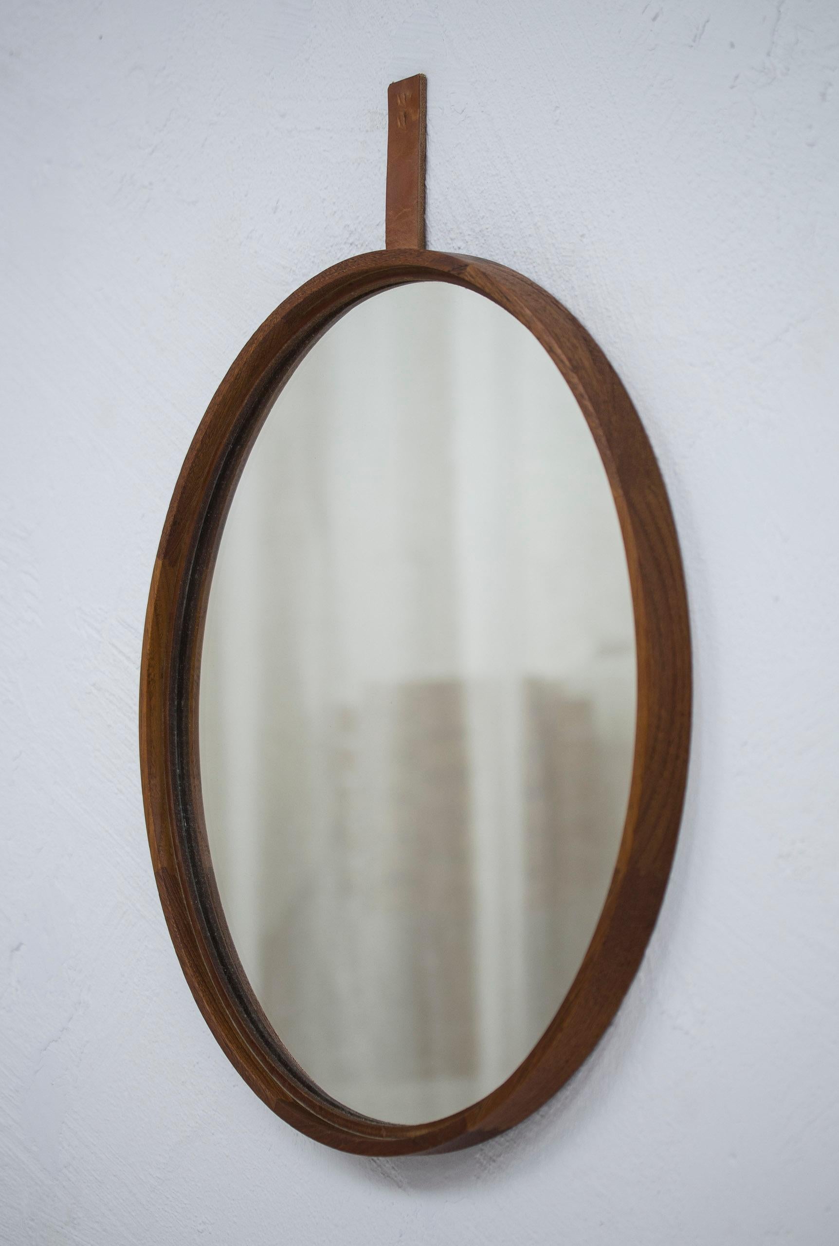 Mid-20th Century Round teak and leather wall mirror by Uno & Östen Kristiansson. For Sale