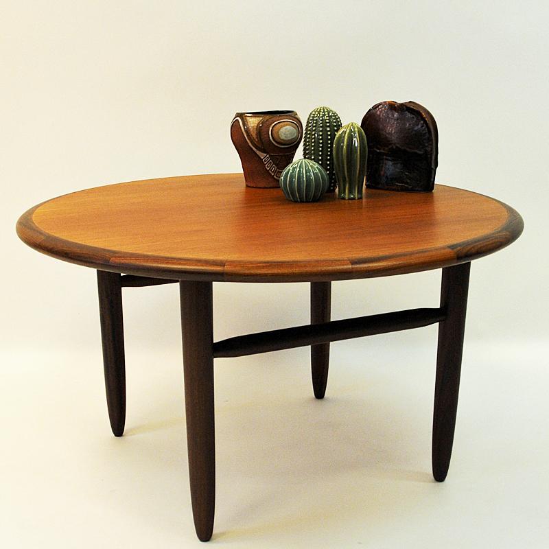 Scandinavian Modern Round Vintage Teak coffee table by Aase Dreieri 1958 - Norway