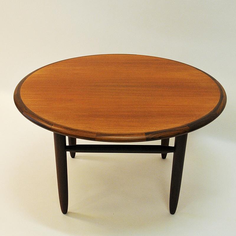 Round Vintage Teak coffee table by Aase Dreieri 1958 - Norway In Good Condition In Stockholm, SE