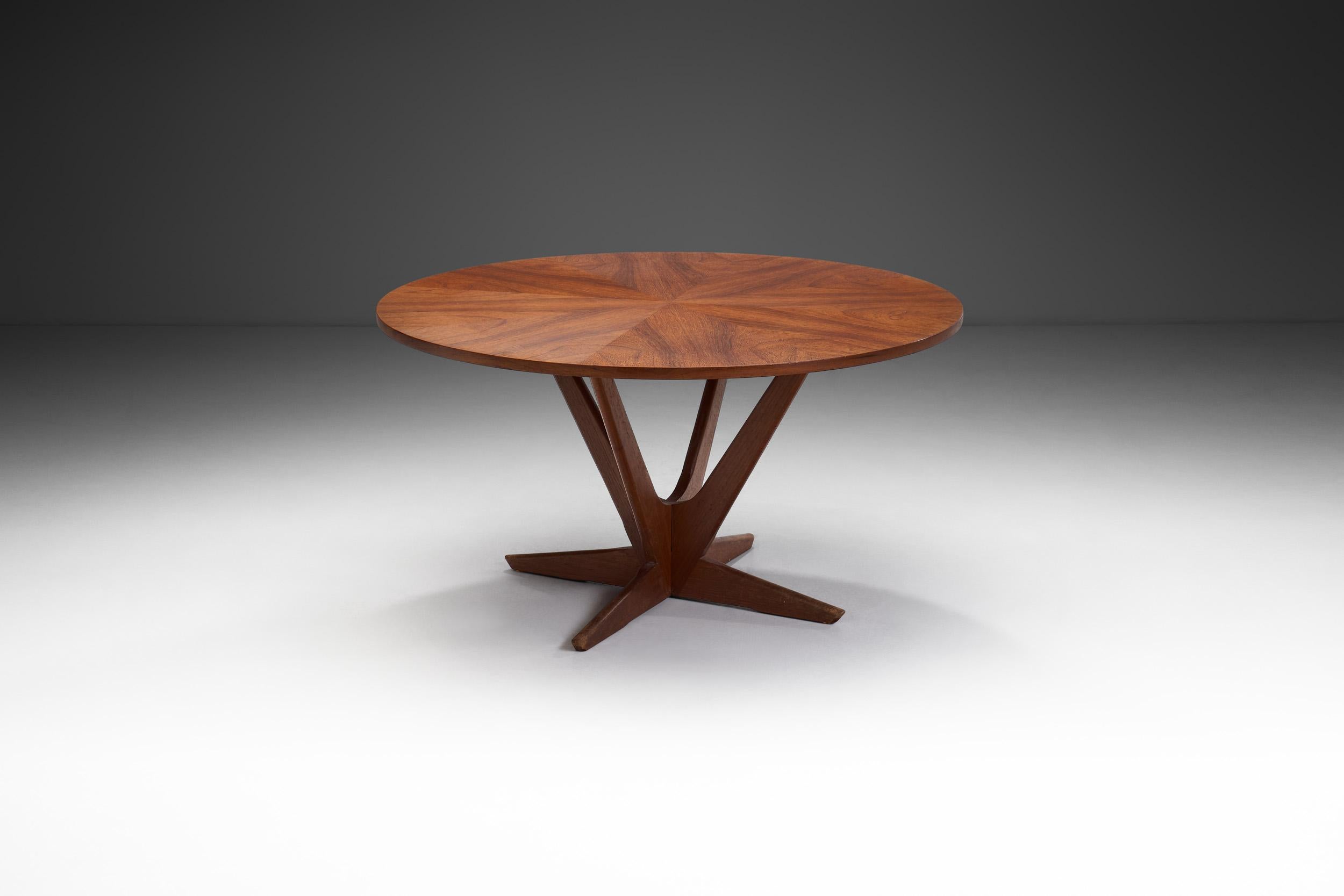 Dänische Stücke wie dieser Couchtisch stehen für Ausgewogenheit und ein klassisches, zeitloses Design. Mit einer klaren Aussage zur Schlichtheit und einer Betonung der Materialqualität ist dieser Tisch ein großartiges Beispiel für 