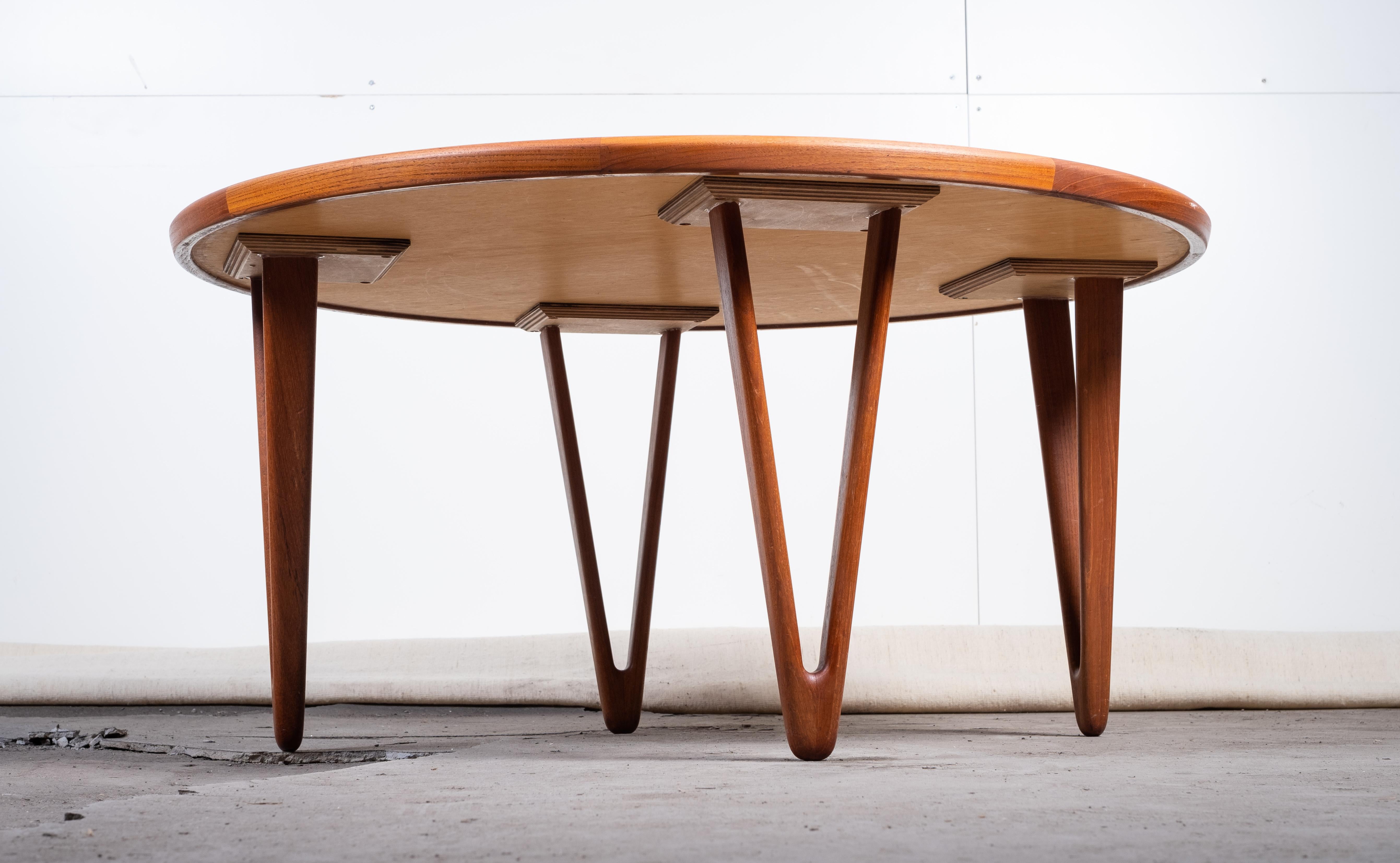 Mesa de centro redonda de teca de Tove & Edvard Kindt-Larsen, Dinamarca, Años 50 Moderno de mediados de siglo en venta