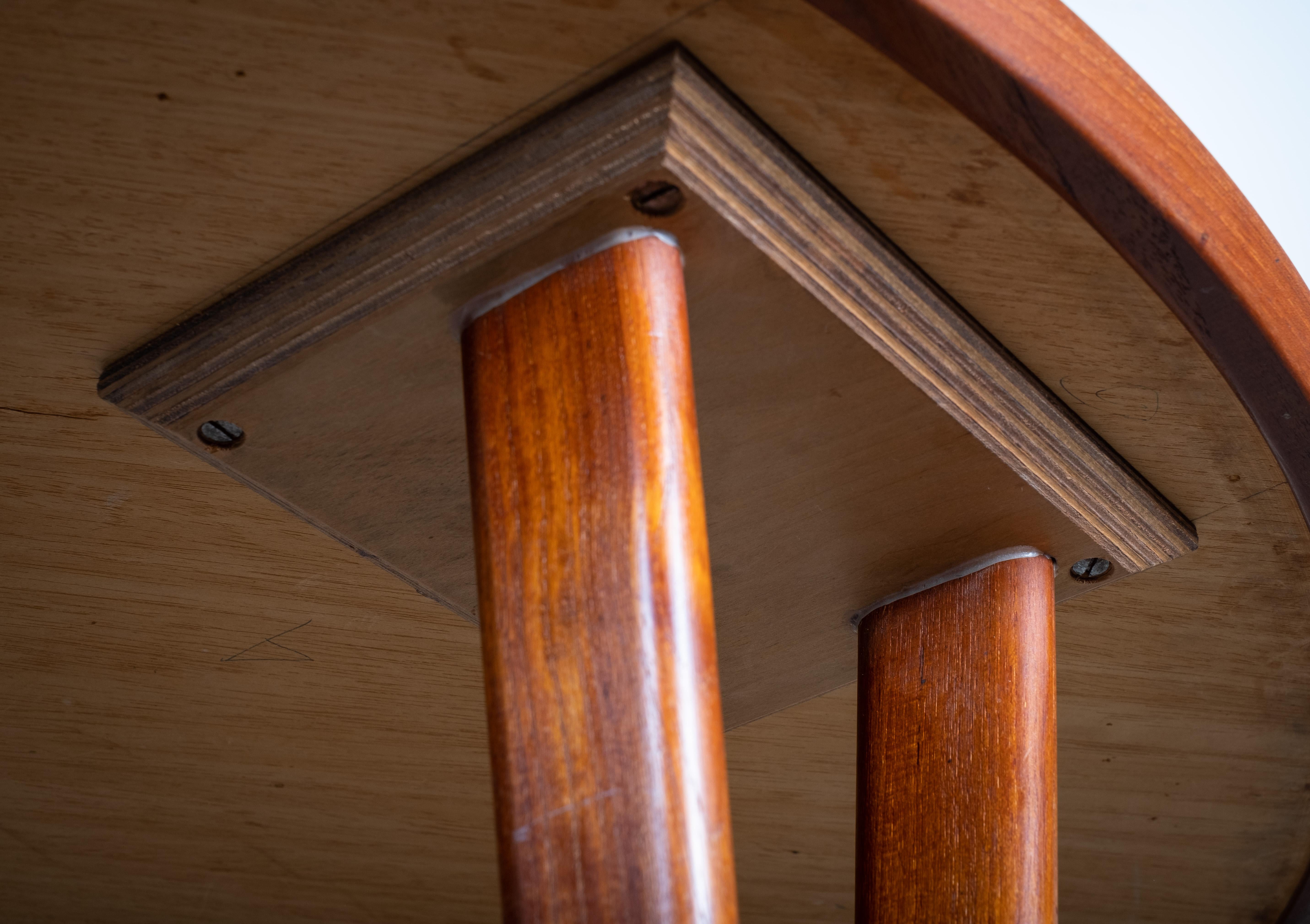 Mesa de centro redonda de teca de Tove & Edvard Kindt-Larsen, Dinamarca, Años 50 mediados del siglo XX en venta