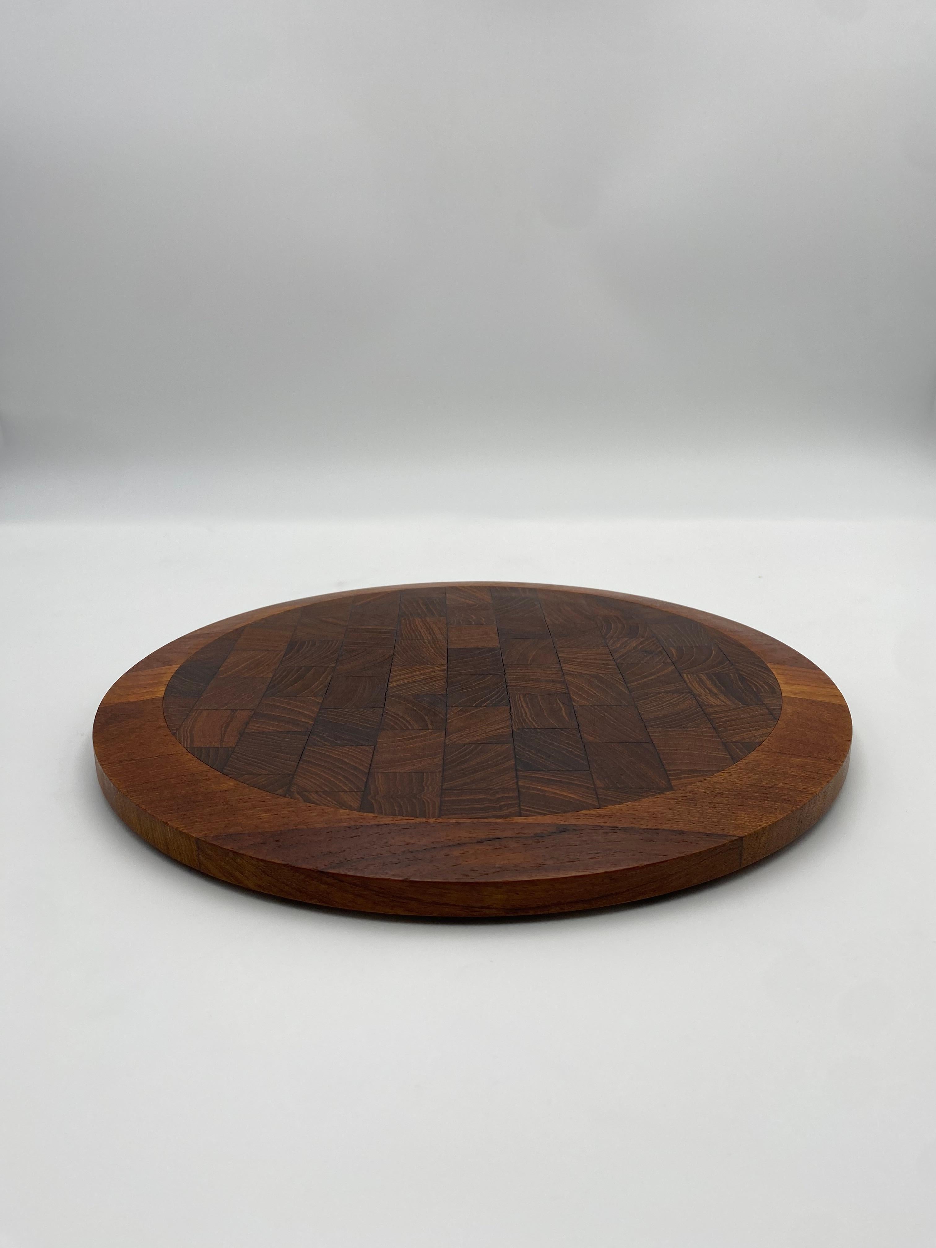 Round Teak Cutting Board By Dansk, Denmark 1970s  In Good Condition For Sale In Costa Mesa, CA