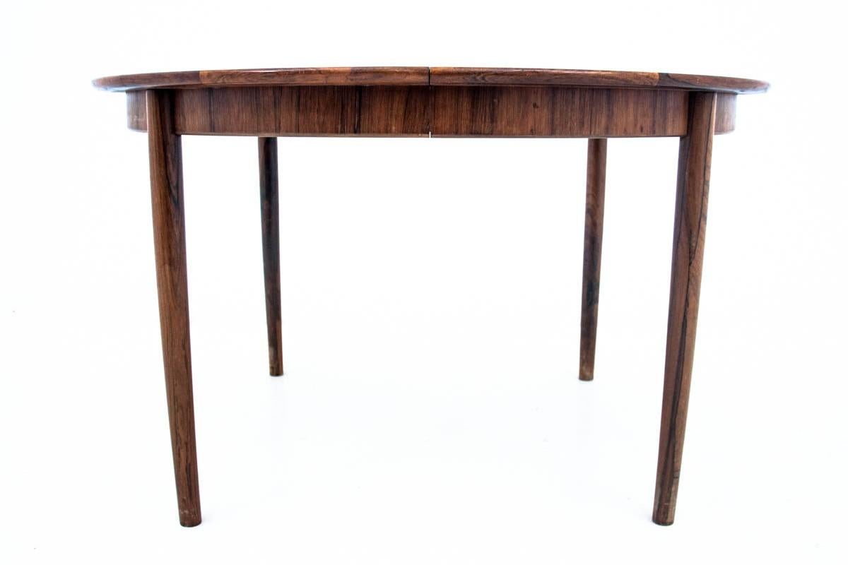 Dining table from the 1960s
Made of teak wood.
After renovation. 
Excellent condition. 
Possibility to unfold up to 269,5 cm
Dimensions: height 70 cm / diameter 121 cm.