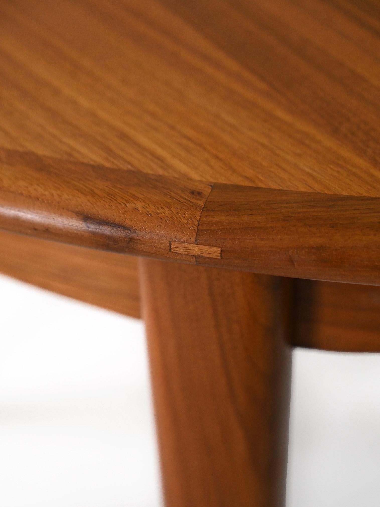 Round teak dining table 1