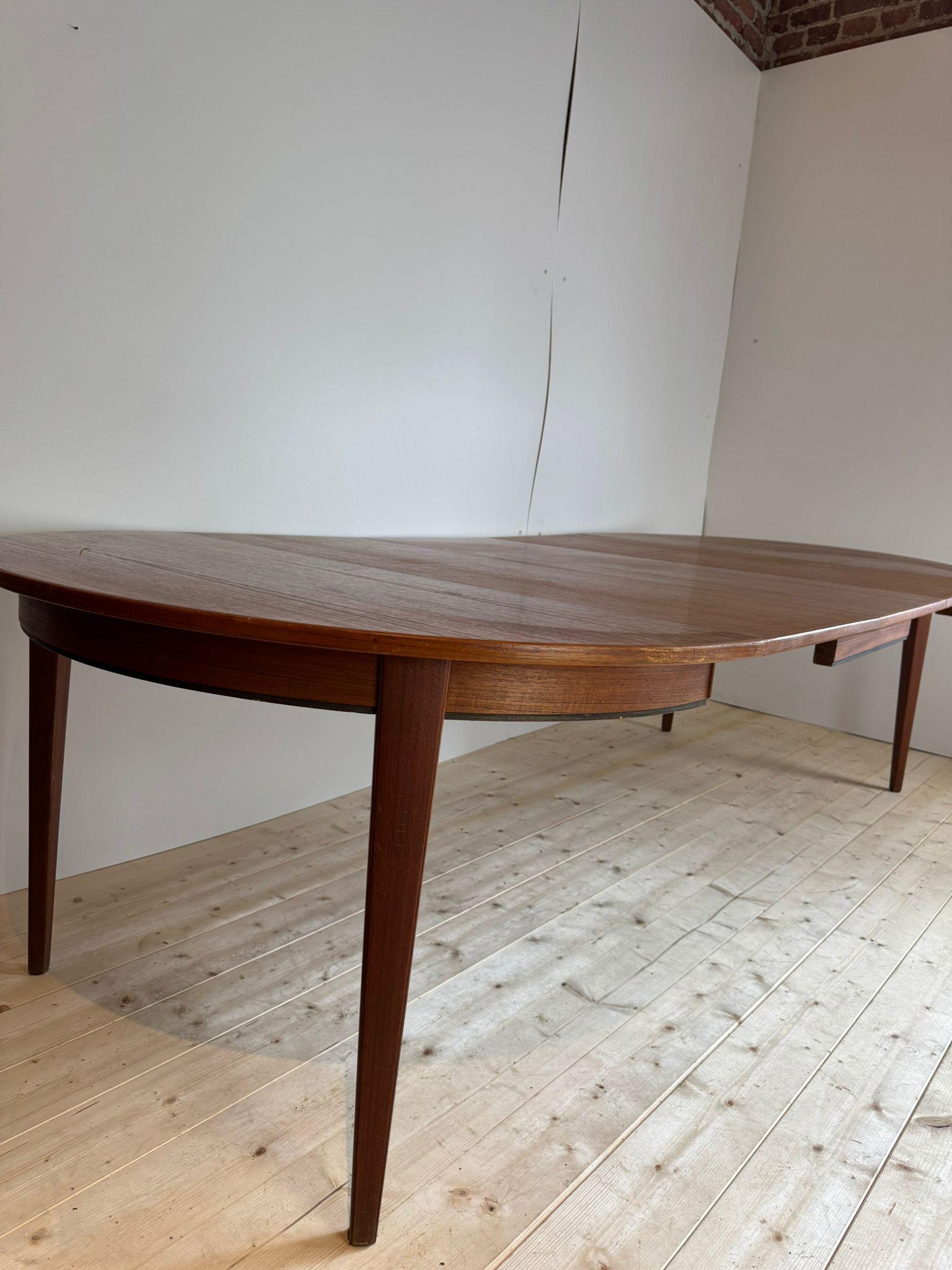 Mid-20th Century Table de salle à manger ronde en teck avec 3 plateaux, Danemark 1960 en vente