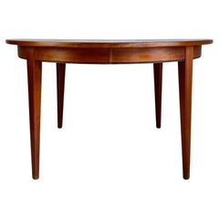 Round teak dining table with 3 leaves, Denmark 1960
