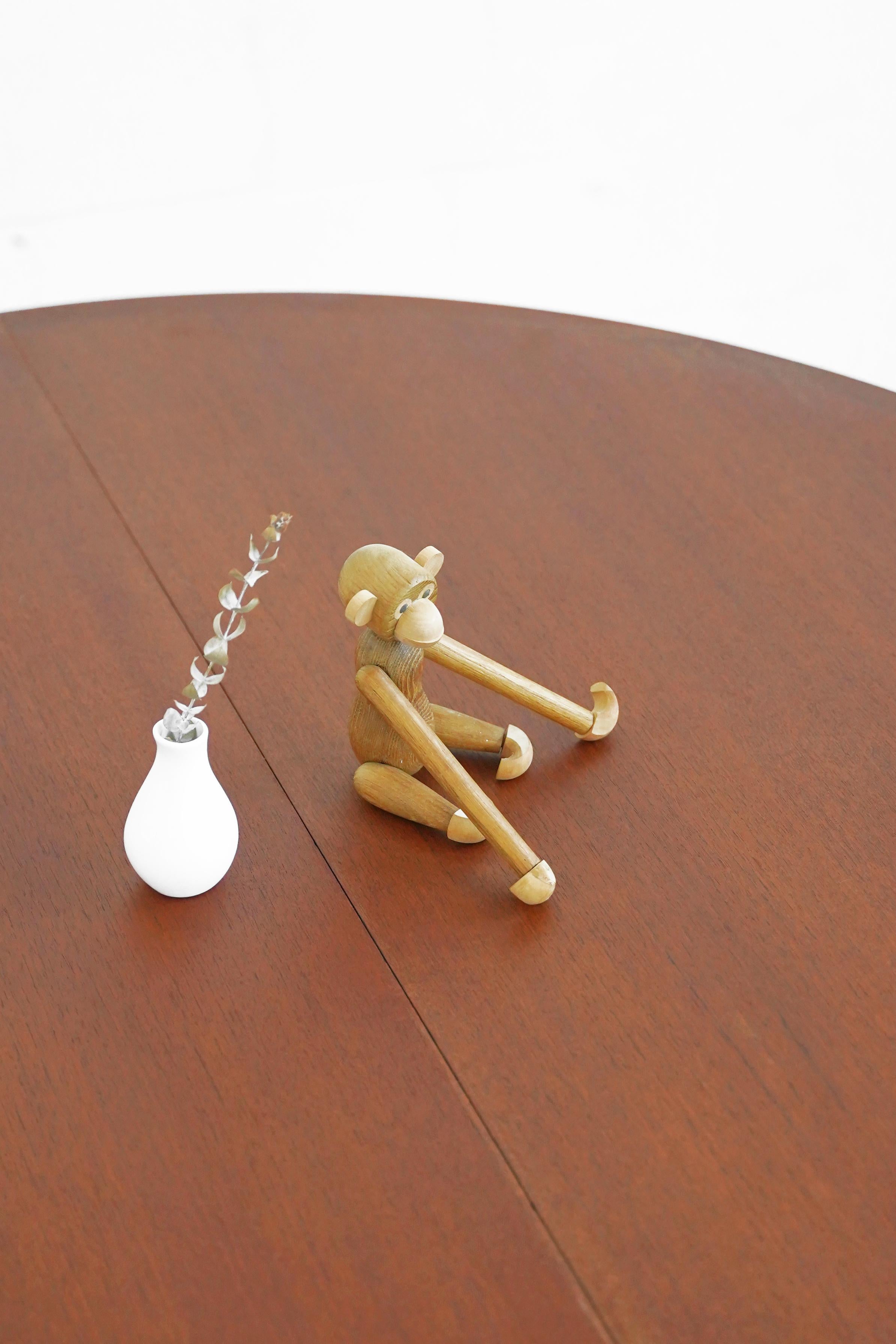 Round Teak Dining Table with Butterfly Leaf for N & R Mobler In Good Condition In TORONTO, CA