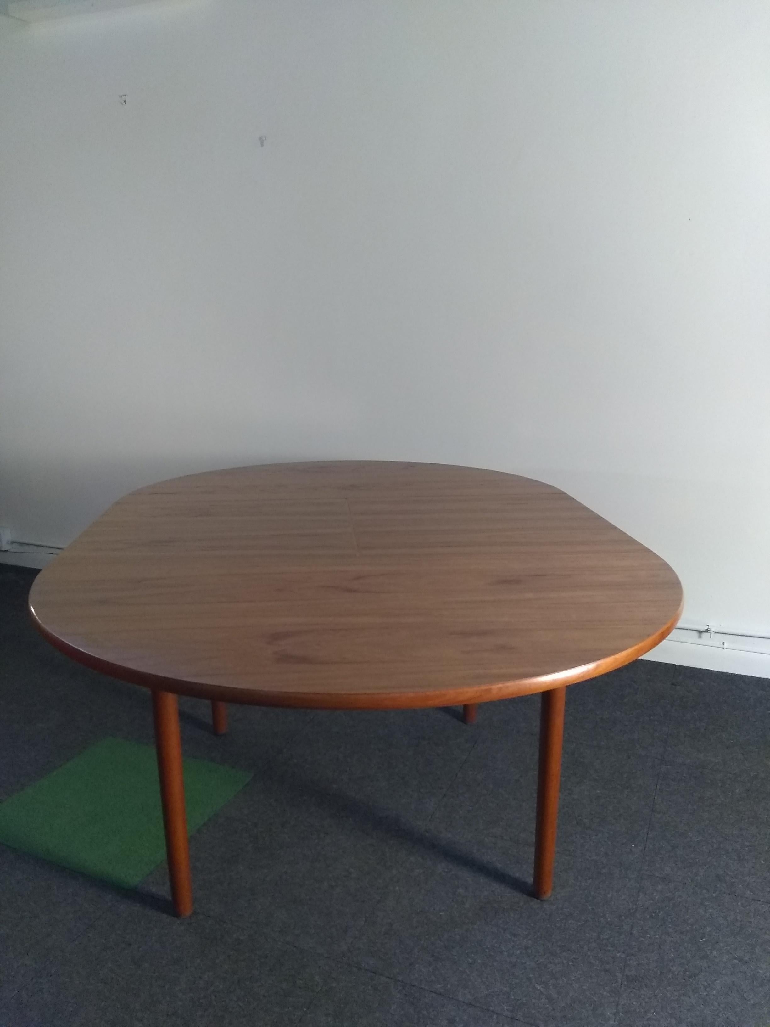 round table with leaf
